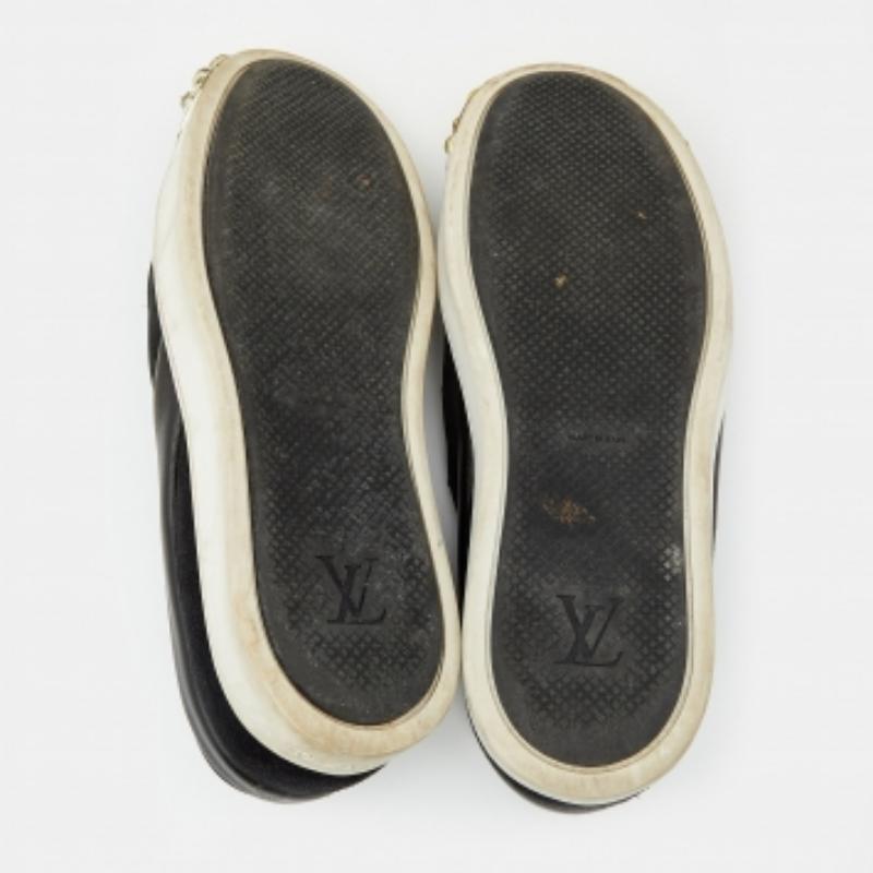 Louis Vuitton Schwarze Slip On Turnschuhe aus Lackleder und Wildleder mit Nieten Größe 38 im Angebot 4