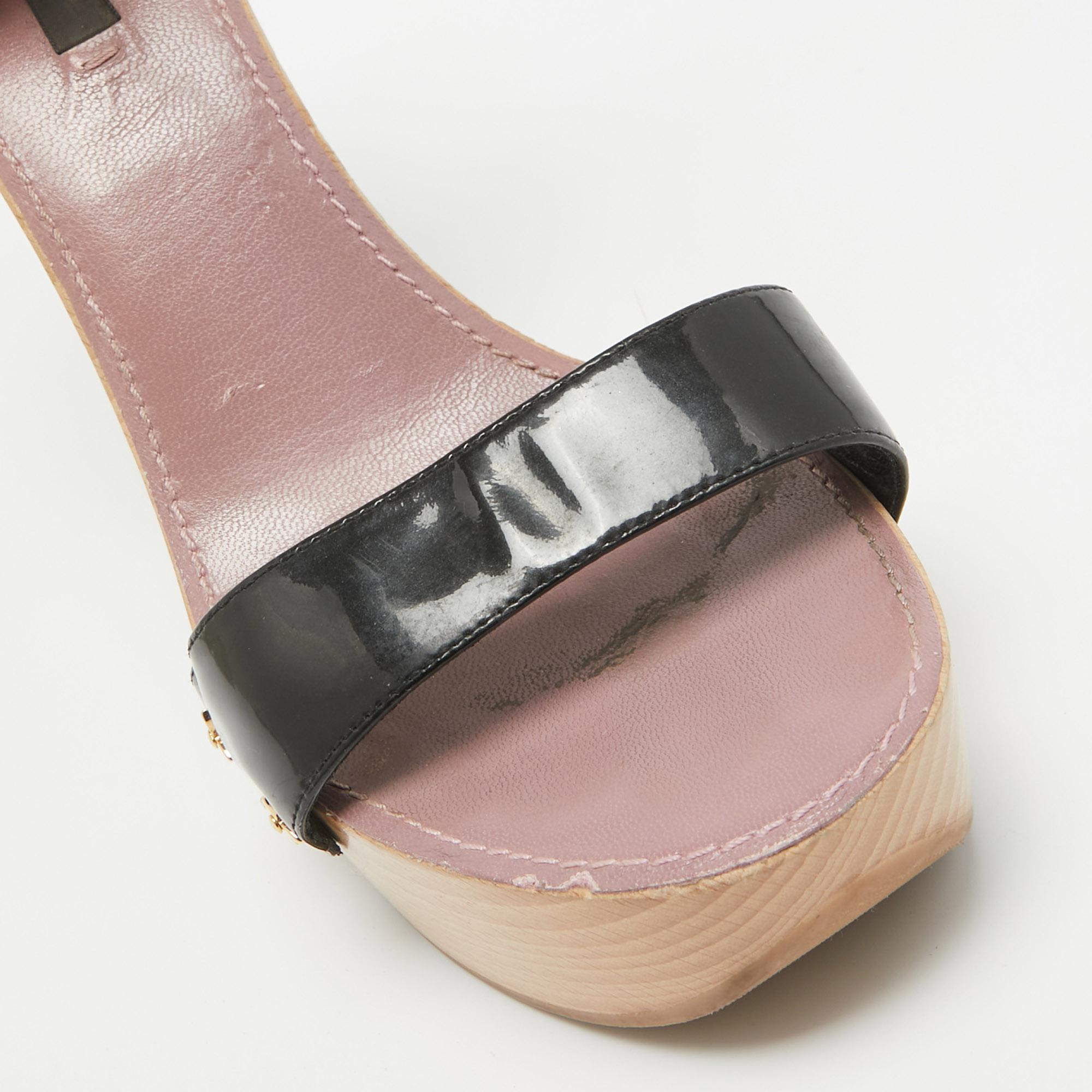 Louis Vuitton Negro Charol  Sandalias con correa en el tobillo talla 38 en venta 2