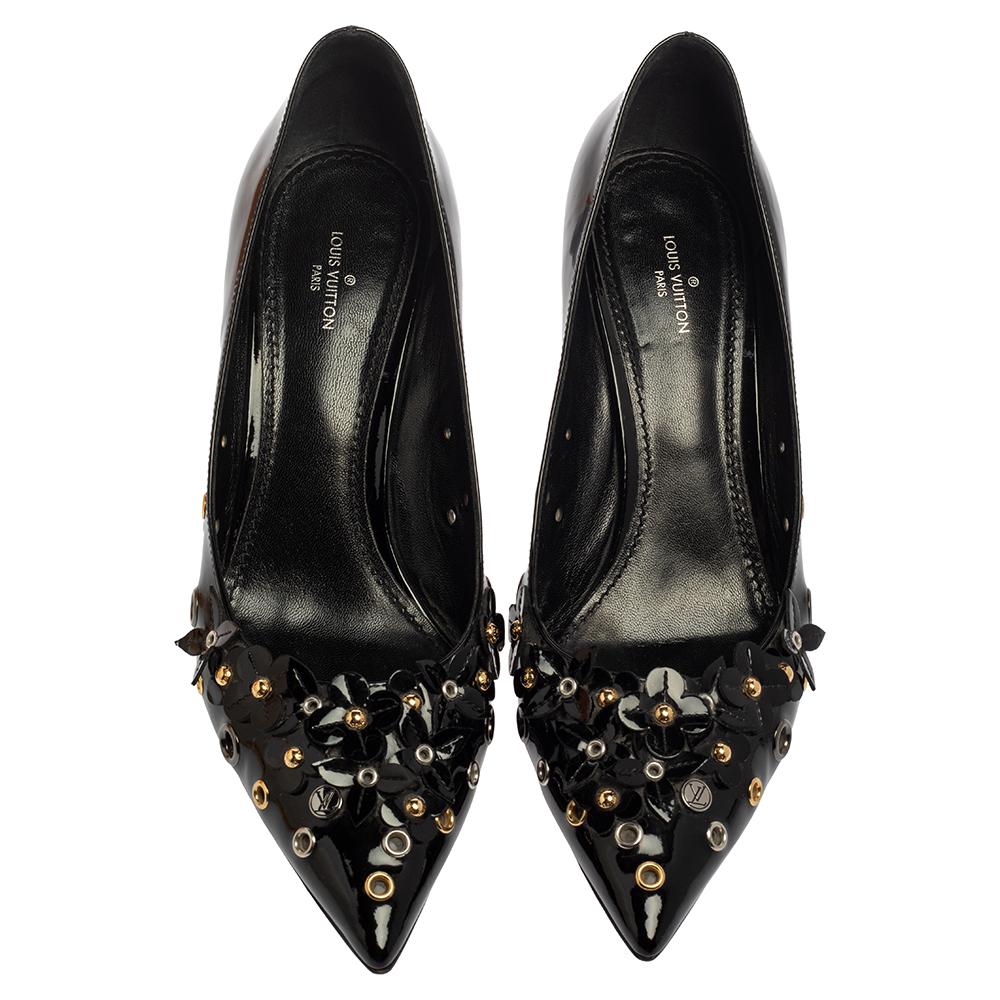 Dazzle the crowds and make a statement like never before in these gorgeous pumps from Louis Vuitton! These black-hued pumps have been crafted from patent leather into a pointed toe silhouette and exquisitely embellished with applique work on the