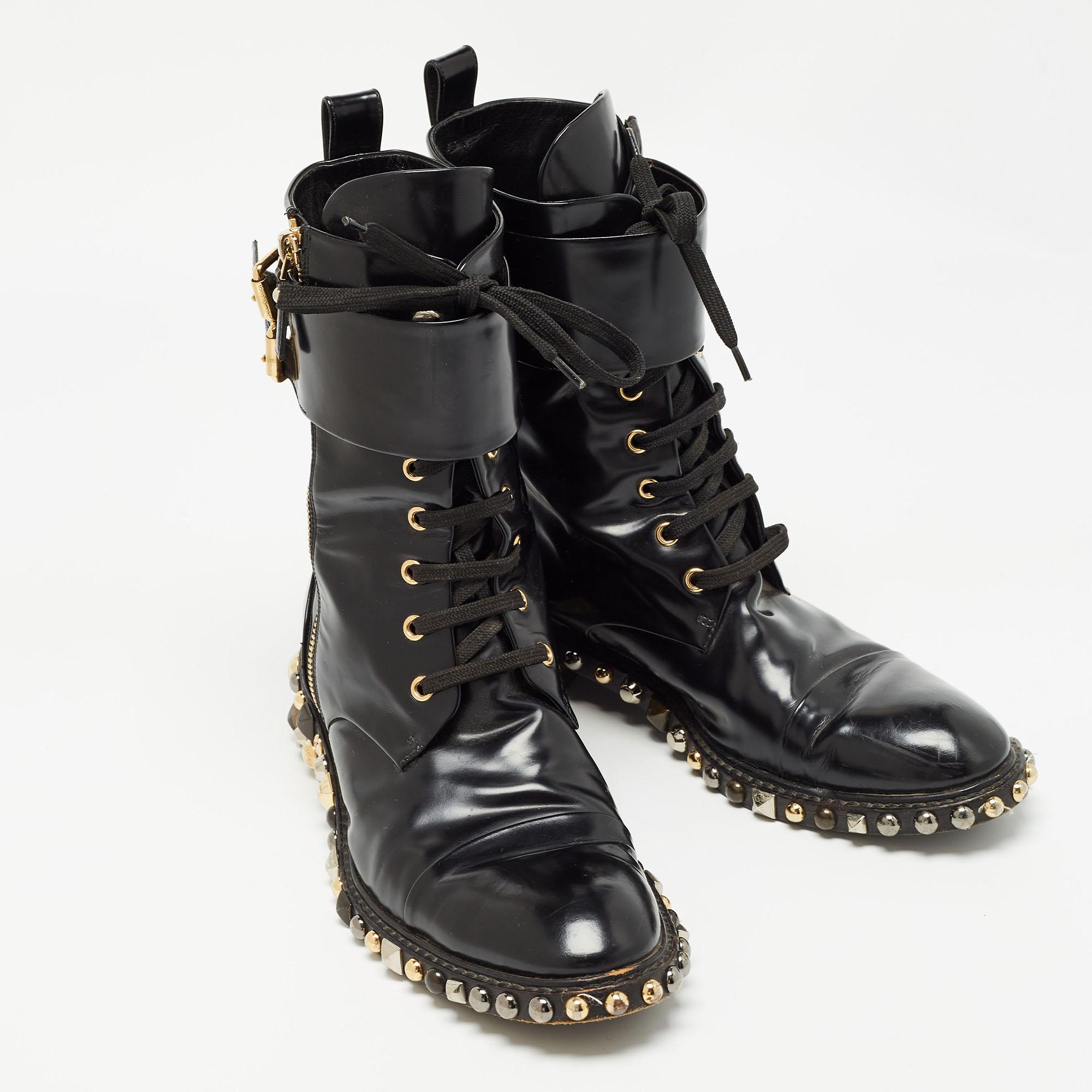 Louis Vuitton Black Patent Leather Embellished Ankle Boots Size 38.5 In Good Condition For Sale In Dubai, Al Qouz 2