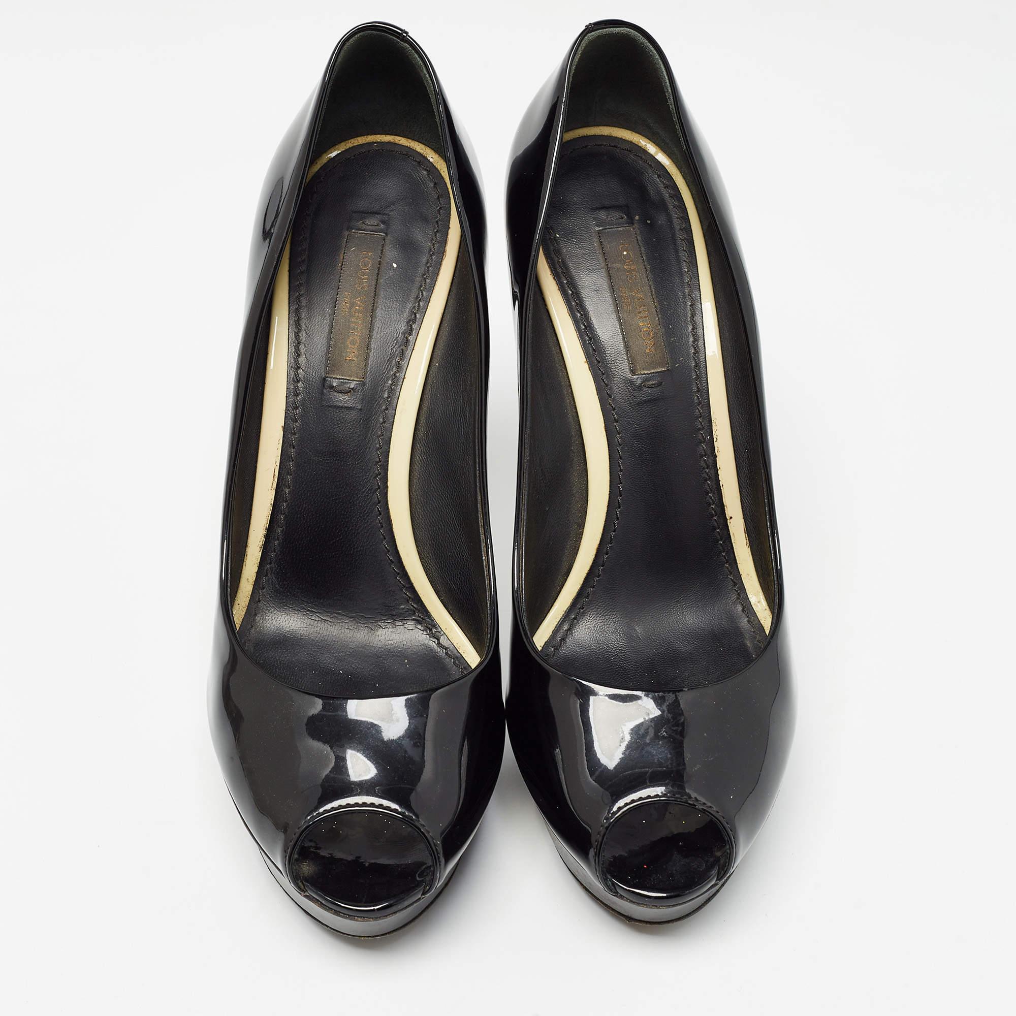 Louis Vuitton Black Patent Leather Eyeline Peep Toe Pumps Talla 37 Negro en venta