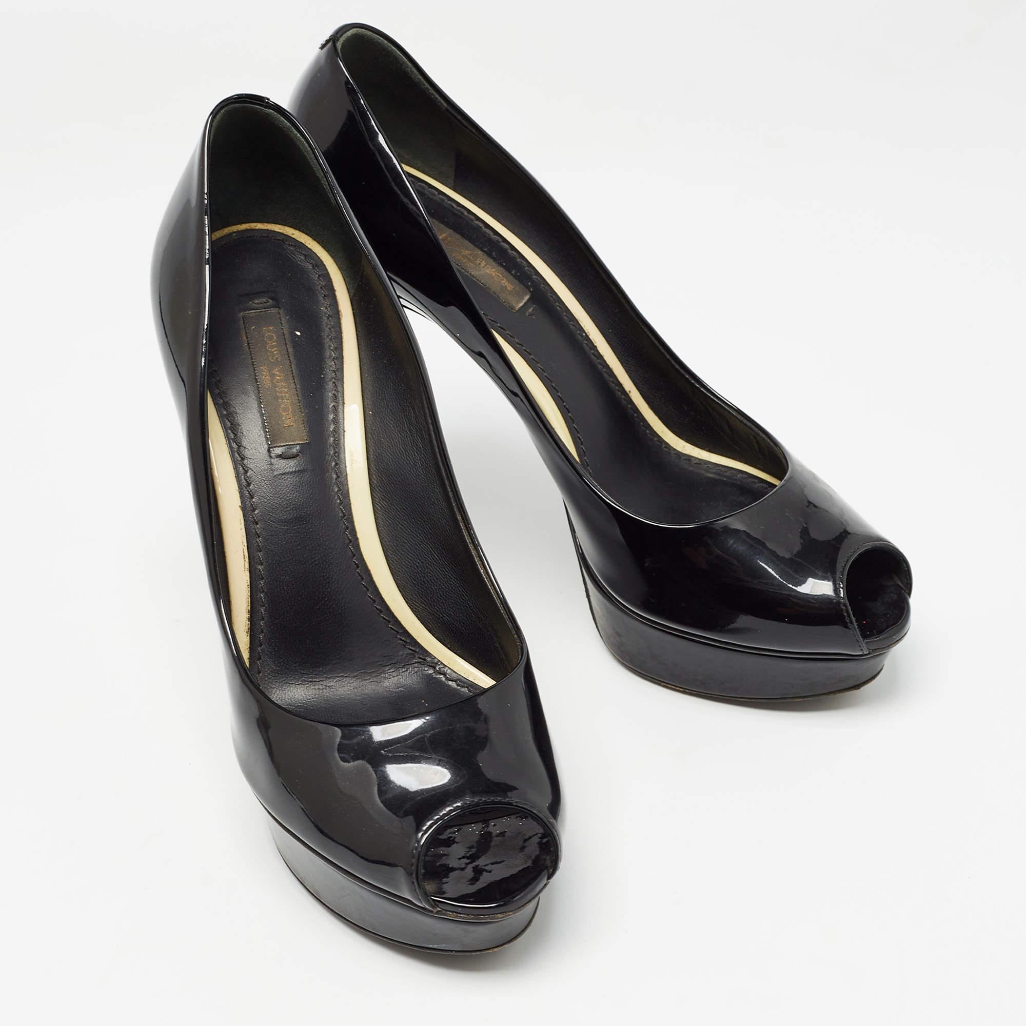 Louis Vuitton Black Patent Leather Eyeline Peep Toe Pumps Talla 37 en Bueno estado para la venta en Dubai, Al Qouz 2