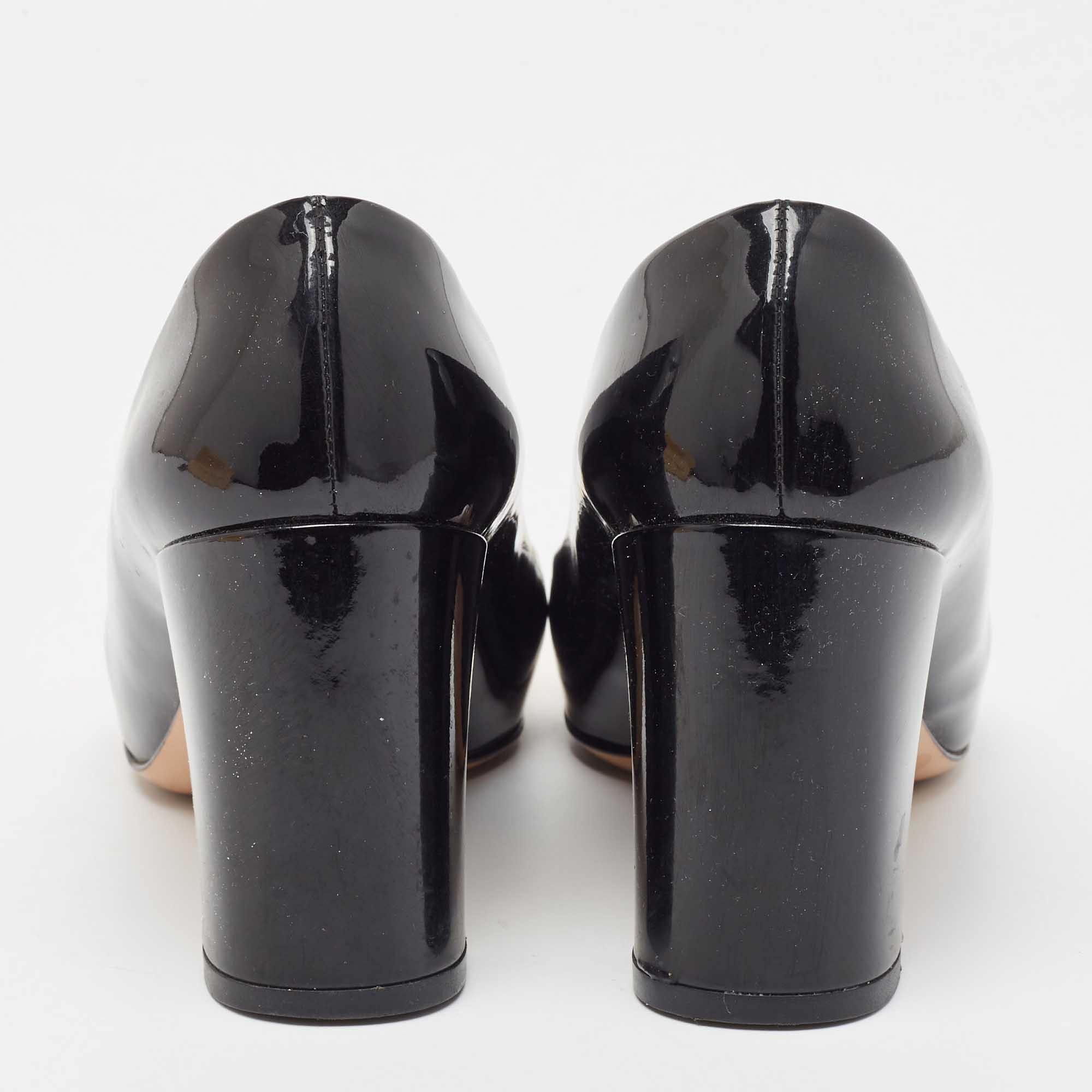 Women's Louis Vuitton Black Patent Leather Gold Plate Block Heel Pumps Size 36 For Sale
