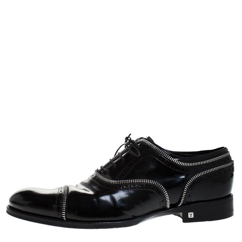 A perfect combination classy and bold style, these stunning Louis Vuitton oxfords are a must have for men who don't shy from flaunting something exclusive. Constructed in black patent leather and accented with silver-tone chain trims, these shoes