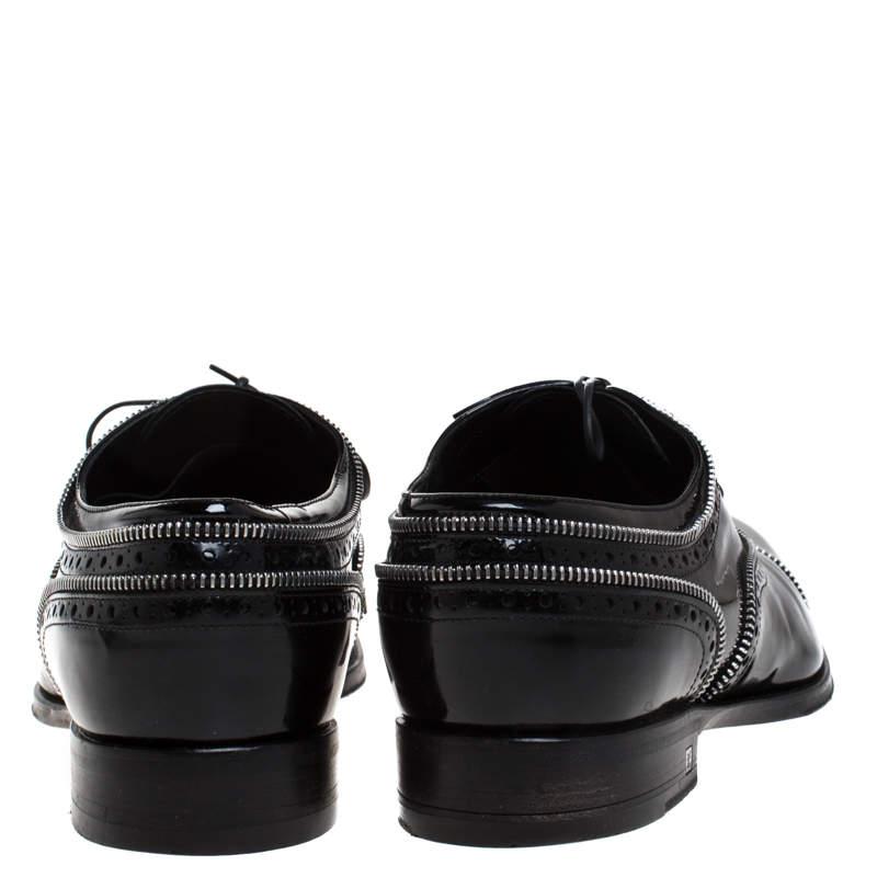 Louis Vuitton Black Patent Leather Lace Up Oxfords Size 41.5 In Fair Condition For Sale In Dubai, Al Qouz 2