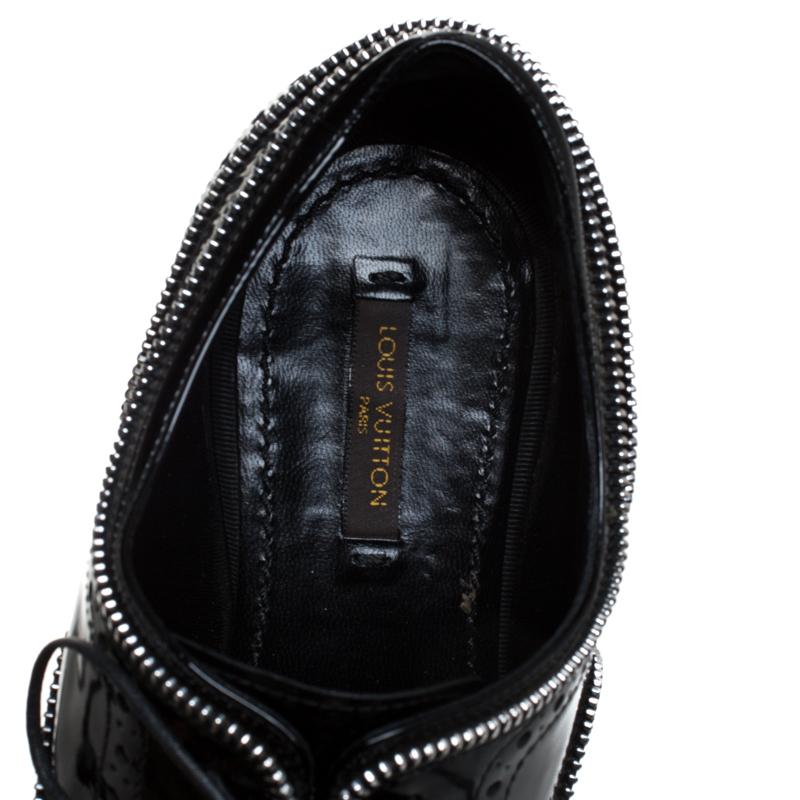 Louis Vuitton Black Patent Leather Lace Up Oxfords Size 41.5 In Good Condition In Dubai, Al Qouz 2
