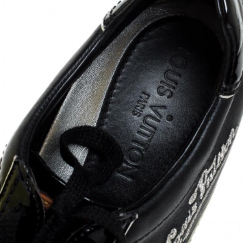 Louis Vuitton Nero Patent Leather Low Top Lace Up Sneakers Taglia 41 in vendita 2