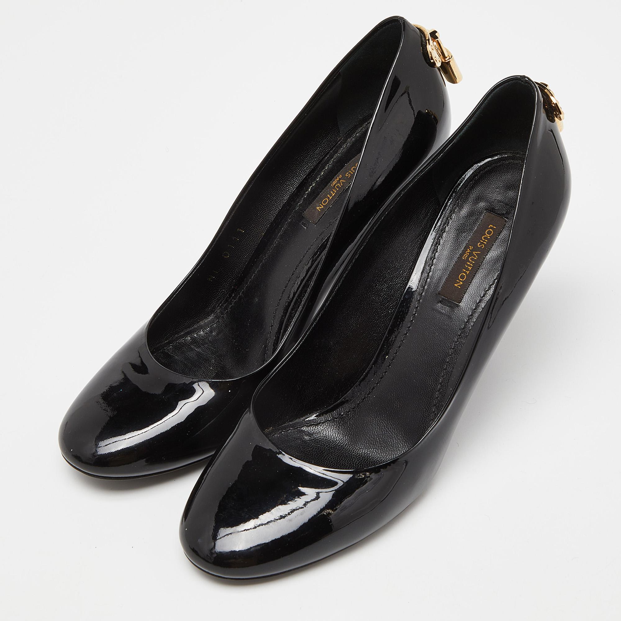Make a chic style statement with these designer pumps. They showcase sturdy heels and durable soles, perfect for your fashionable outings!