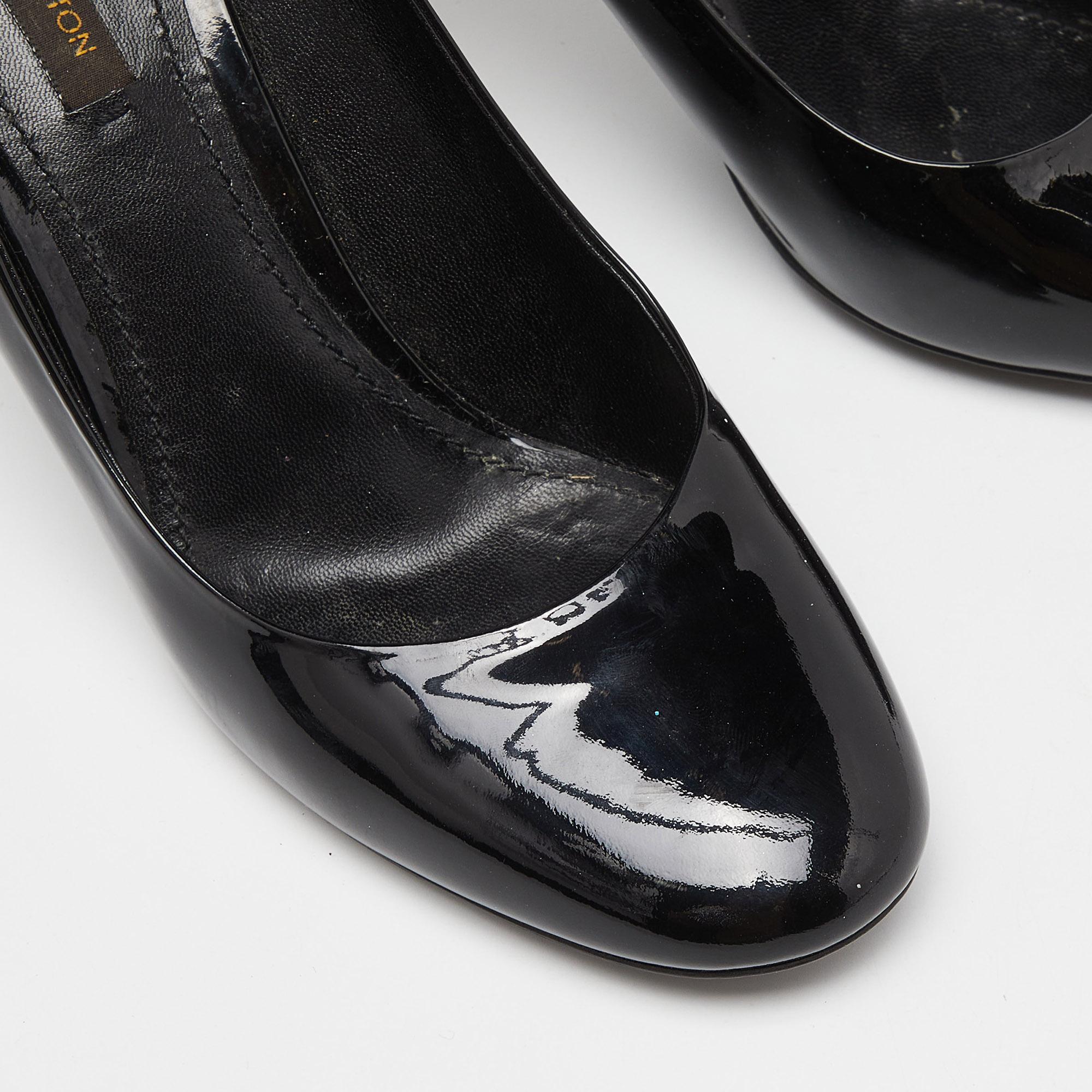 Louis Vuitton Black Patent Leather Lock It Round Toe Pumps Size 38 For Sale 3