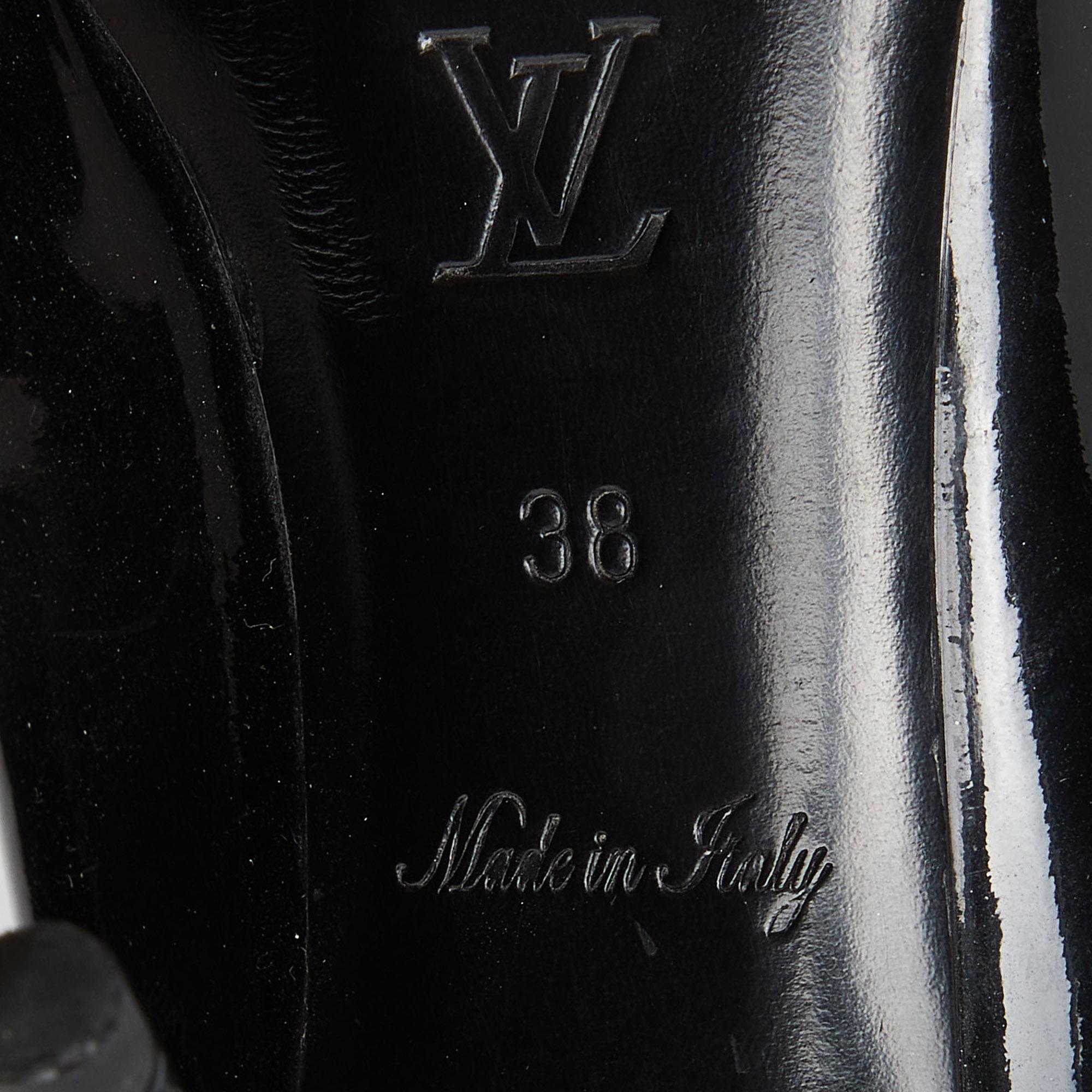 Louis Vuitton Black Patent Leather Lock It Round Toe Pumps Size 38 For Sale 4