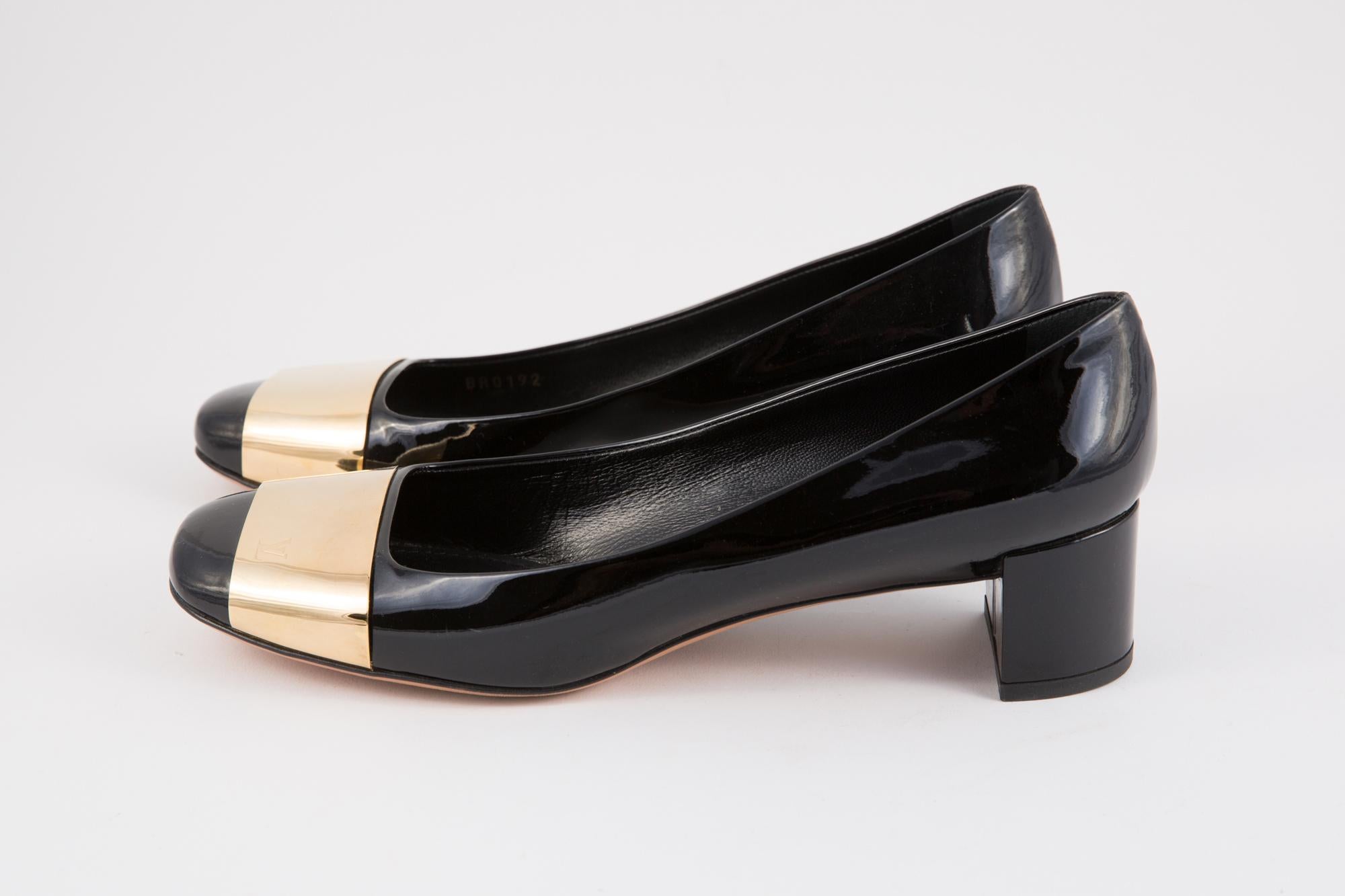 2012s Louis Vuitton Black Patent Leather Logo Pumps Shoes In Excellent Condition In Paris, FR
