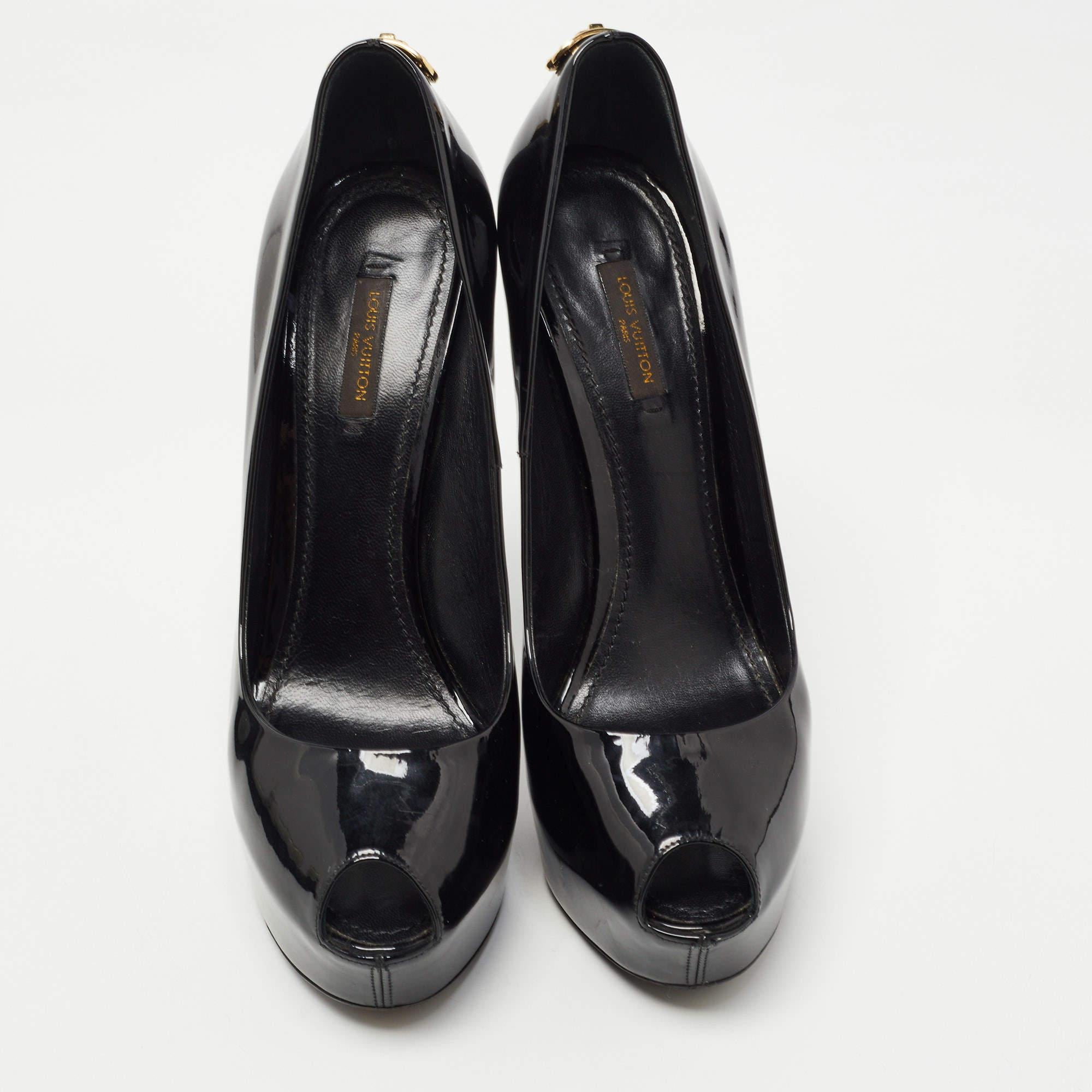 Louis Vuitton Black Patent Leather Oh Really! Platform Peep Toe Pumps Size 39.5 In Good Condition For Sale In Dubai, Al Qouz 2