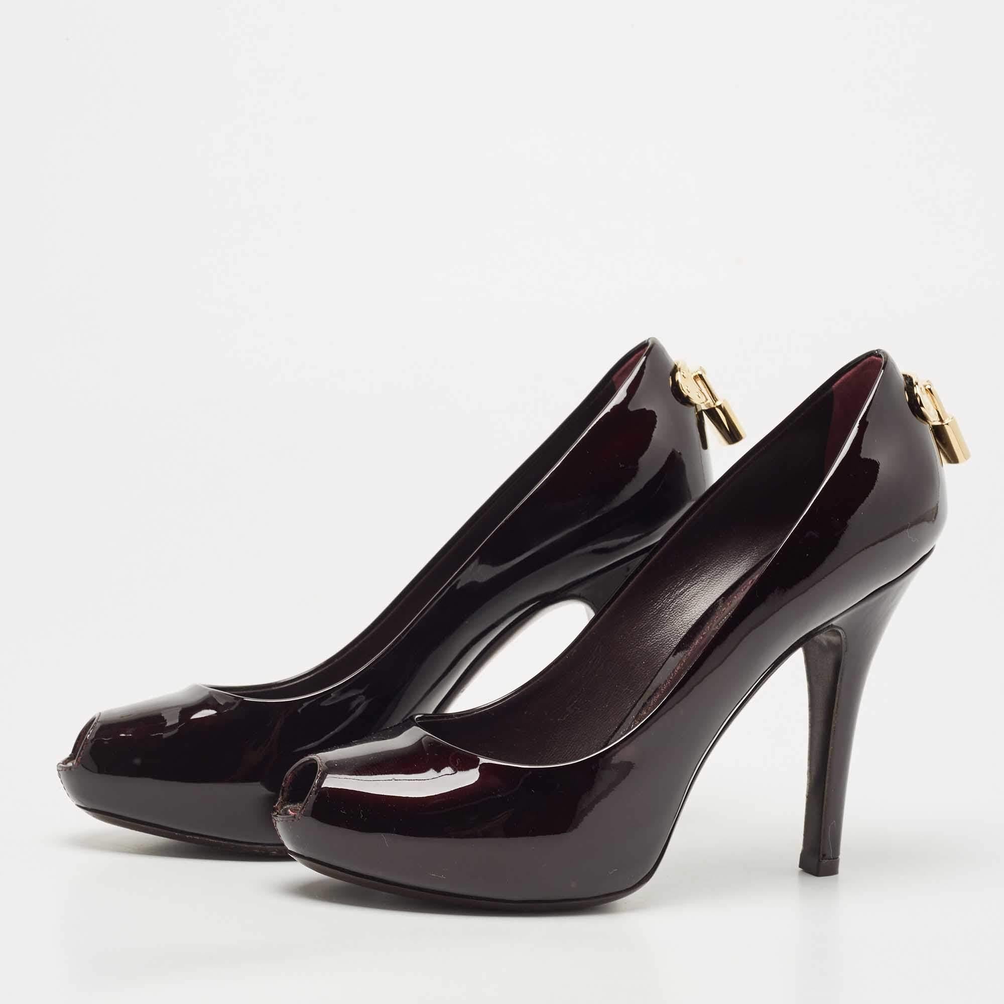 This pair of pumps is uniquely designed and makes for a distinct appearance. Created from quality materials, it is enriched with classic elements.

Includes: Original Dustbag