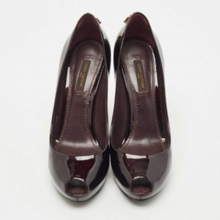 Donna Louis Vuitton in pelle verniciata nera Oh davvero! Pompe taglia 35,5 in vendita