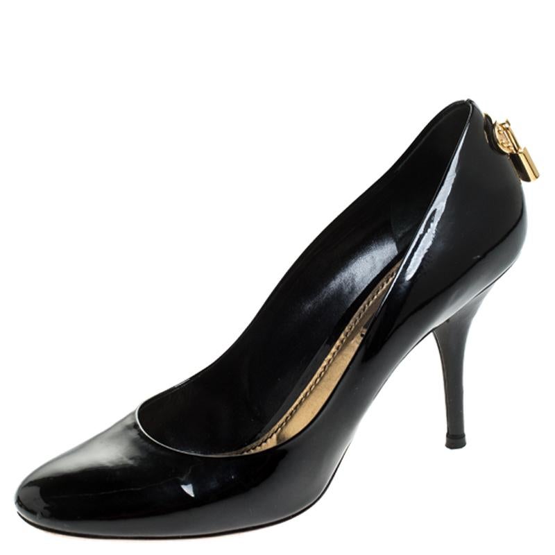 How splendid and glorious are these Oh Really! pumps from Louis Vuitton! Ravishing in black, they come crafted from patent leather and feature a peep-toe silhouette. They flaunt an engraved gold-tone padlock detailing on the counters and come