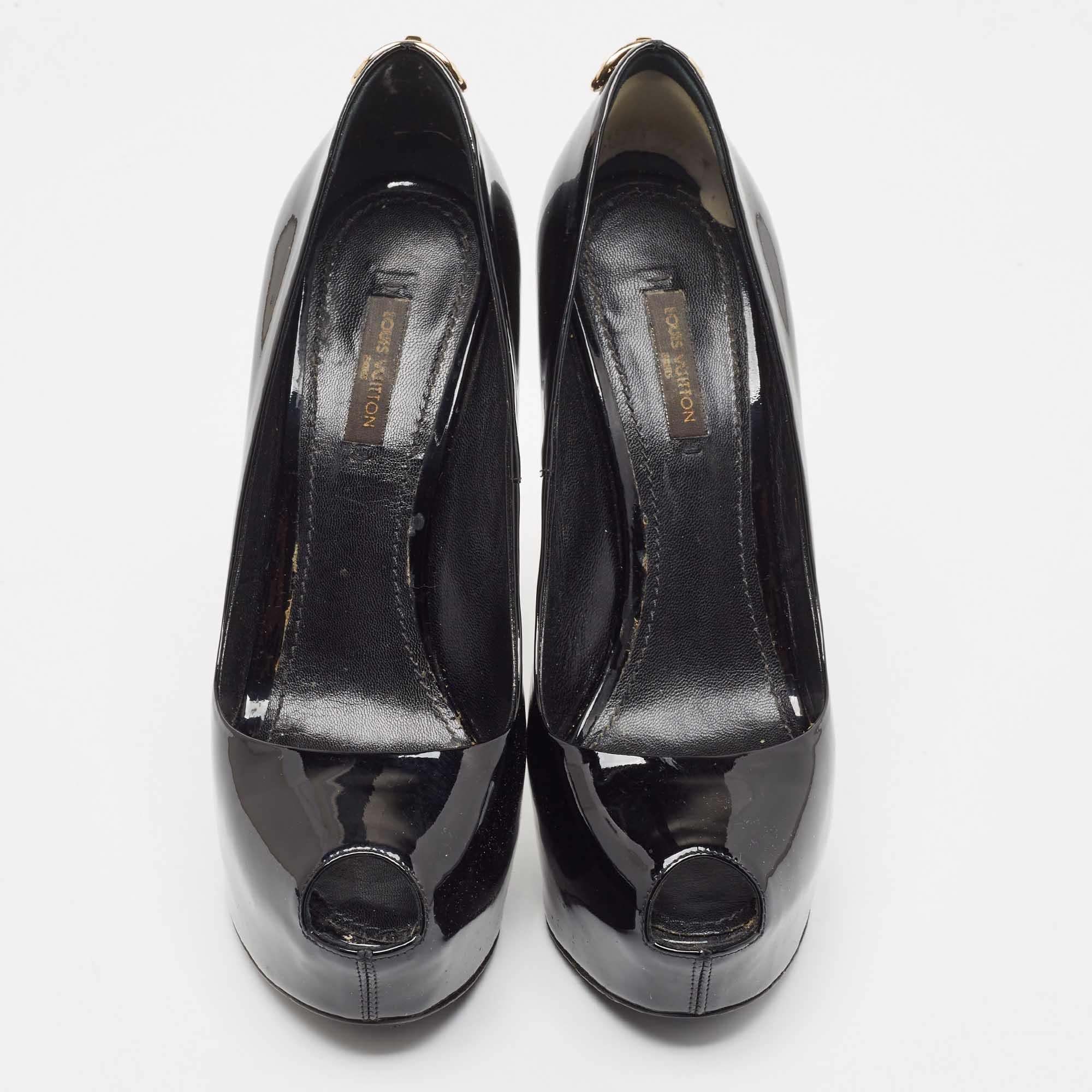 Louis Vuitton Black Patent Leather Oh Really! Pumps Size 37.5 In Good Condition In Dubai, Al Qouz 2