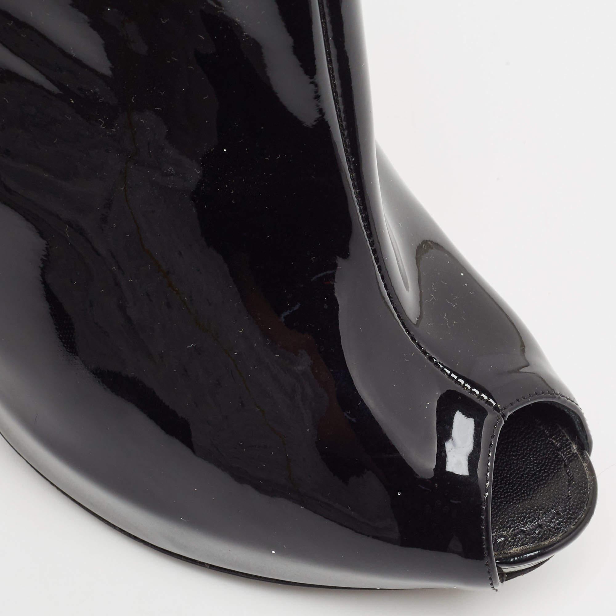 Louis Vuitton Black Patent Leather Peep Toe Ankle Booties Size 38.5 In Good Condition For Sale In Dubai, Al Qouz 2