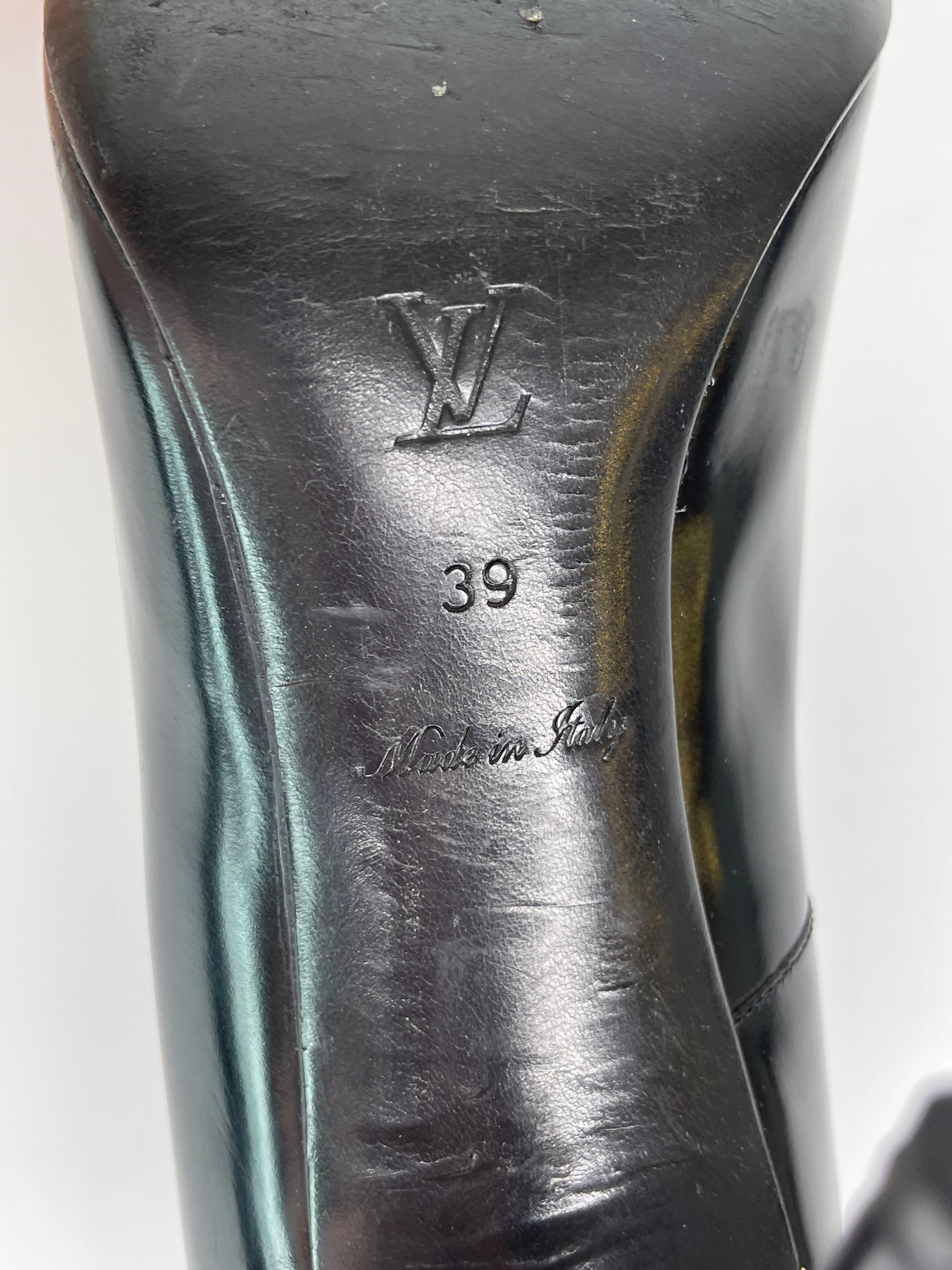 Women's  Louis Vuitton Black Patent Leather Pump Gold Logo (39 EU)