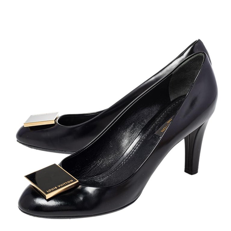 Louis Vuitton Black Patent Leather Pumps Size 38.5 For Sale at 1stDibs