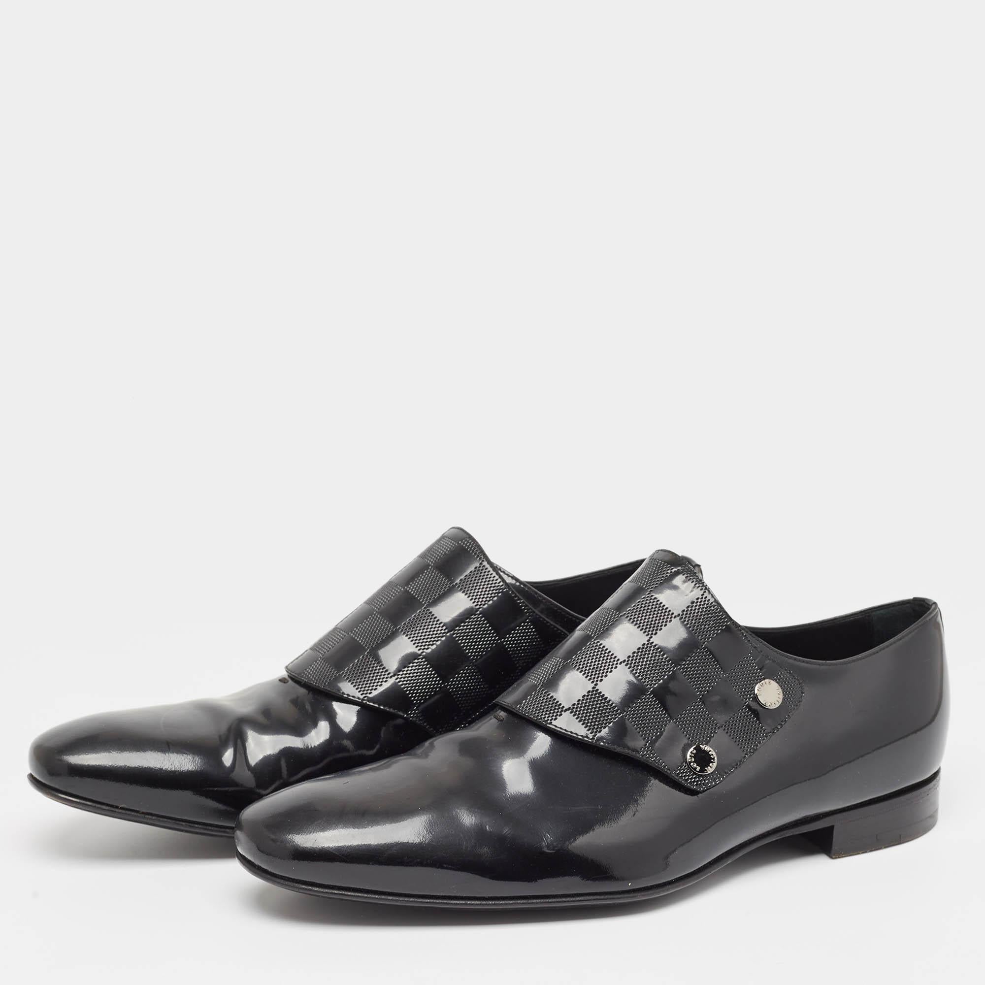 These LV derby shoes aim to deliver a fashionable result. Constructed using patent leather and detailed with Damier embossing these shoes are as durable as they are appealing.