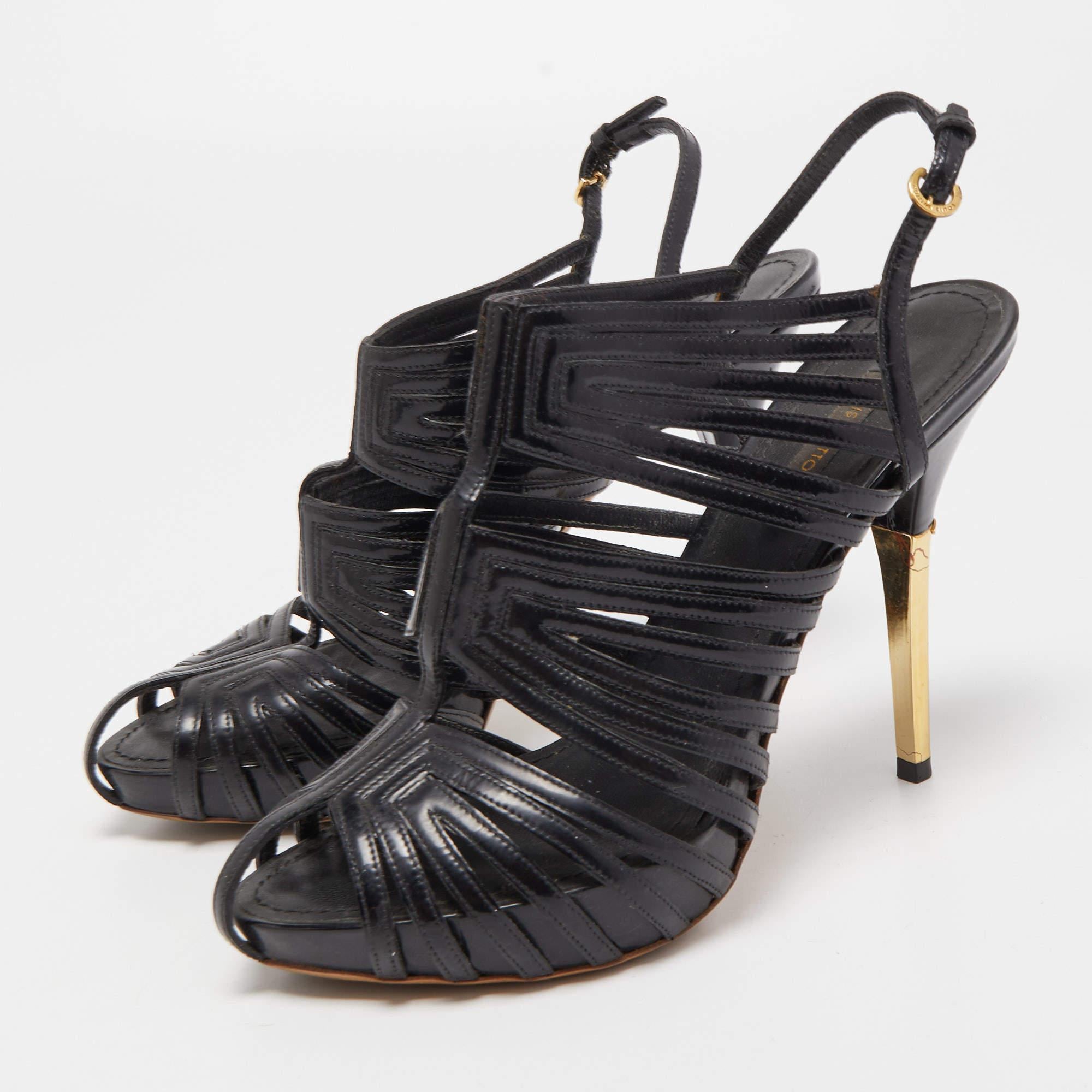 These sandals will frame your feet in an elegant manner. Crafted from quality materials, they flaunt a classy display, comfortable insoles & durable heels. 