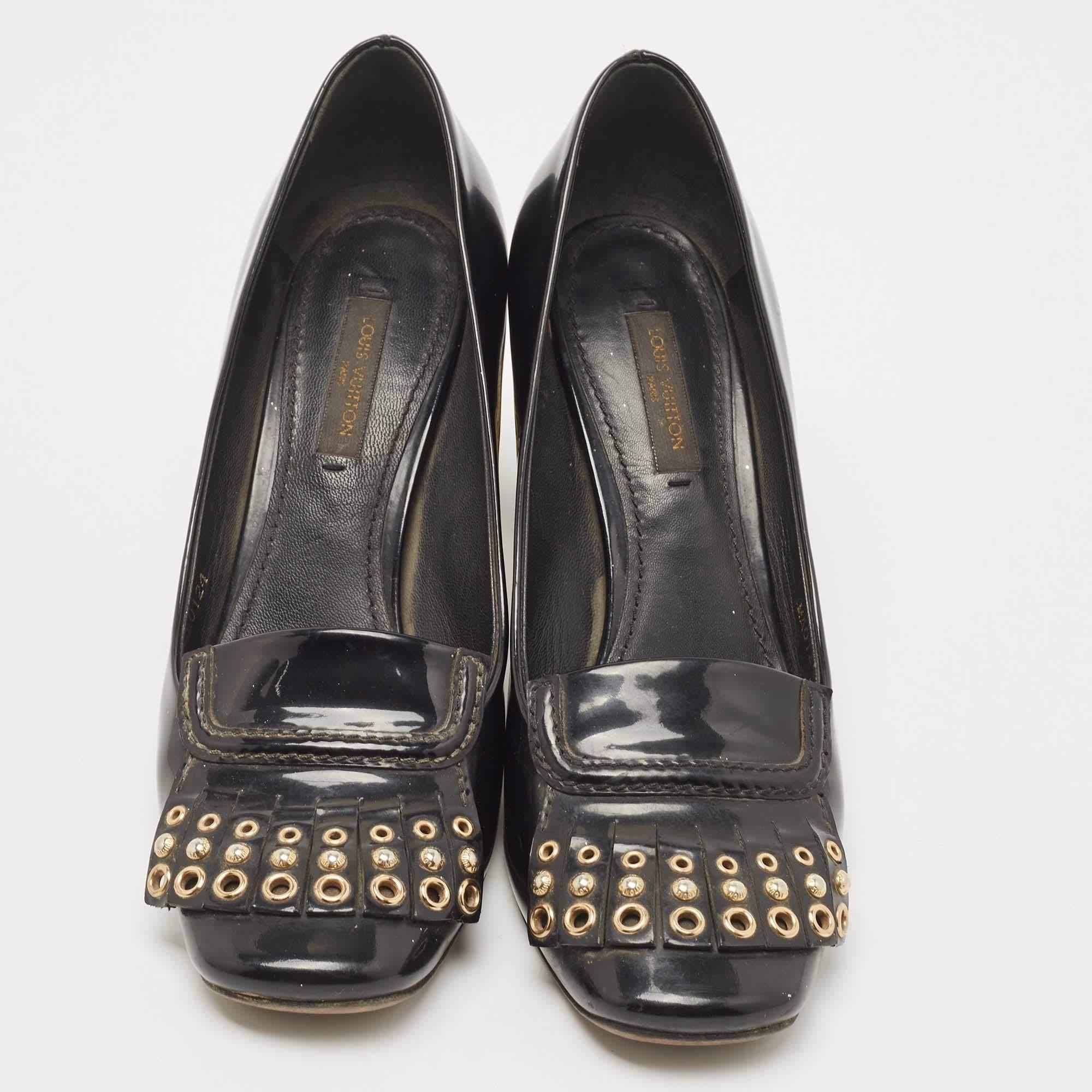 Louis Vuitton Black Patent Leather Studded Fringe Pumps Size 37.5 In Fair Condition For Sale In Dubai, Al Qouz 2