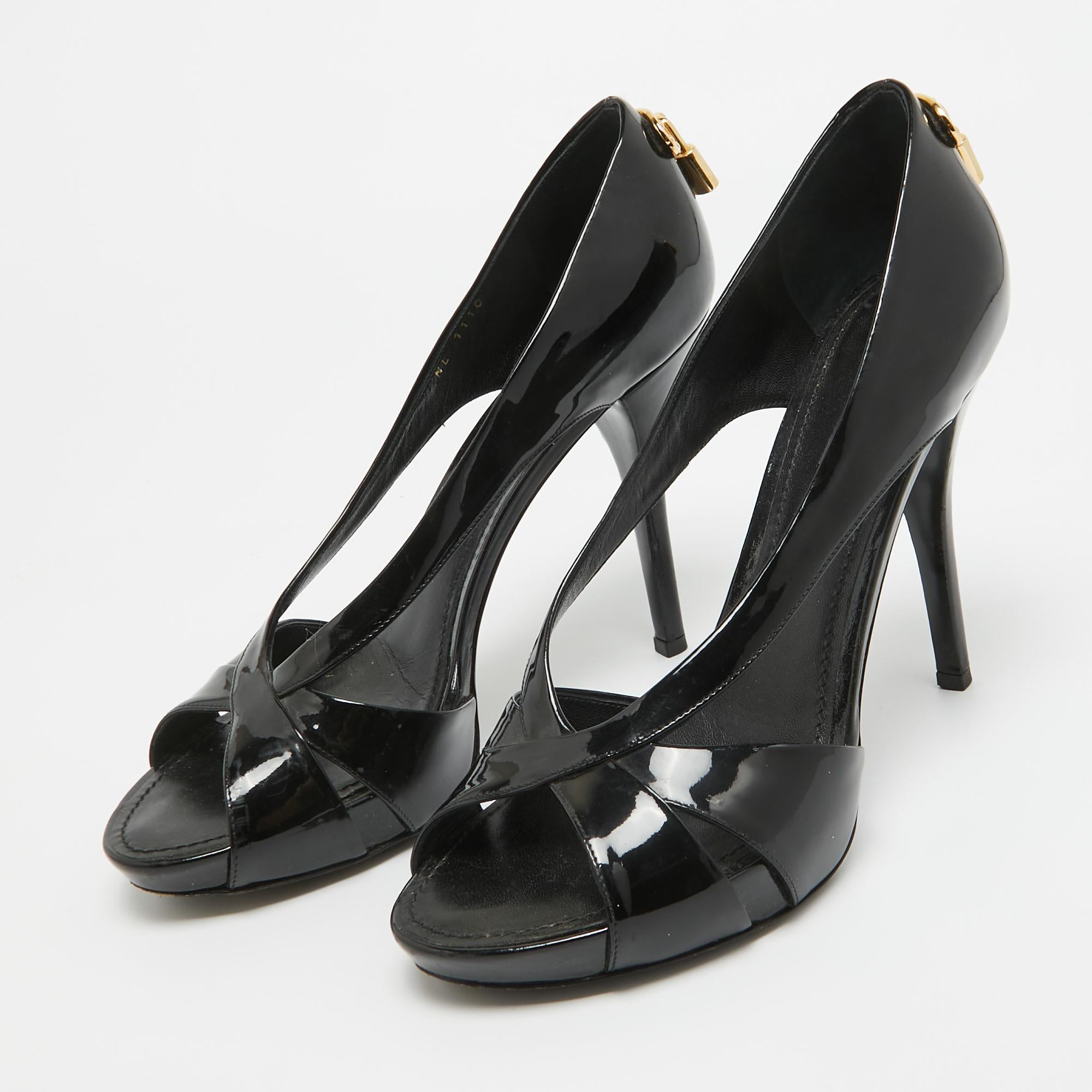 Classy, gorgeous, and chic, these pumps will certainly be worth adding to your collection. They are made from quality materials and are set on tall, slender heels. Style them with your fitted dresses or trousers.