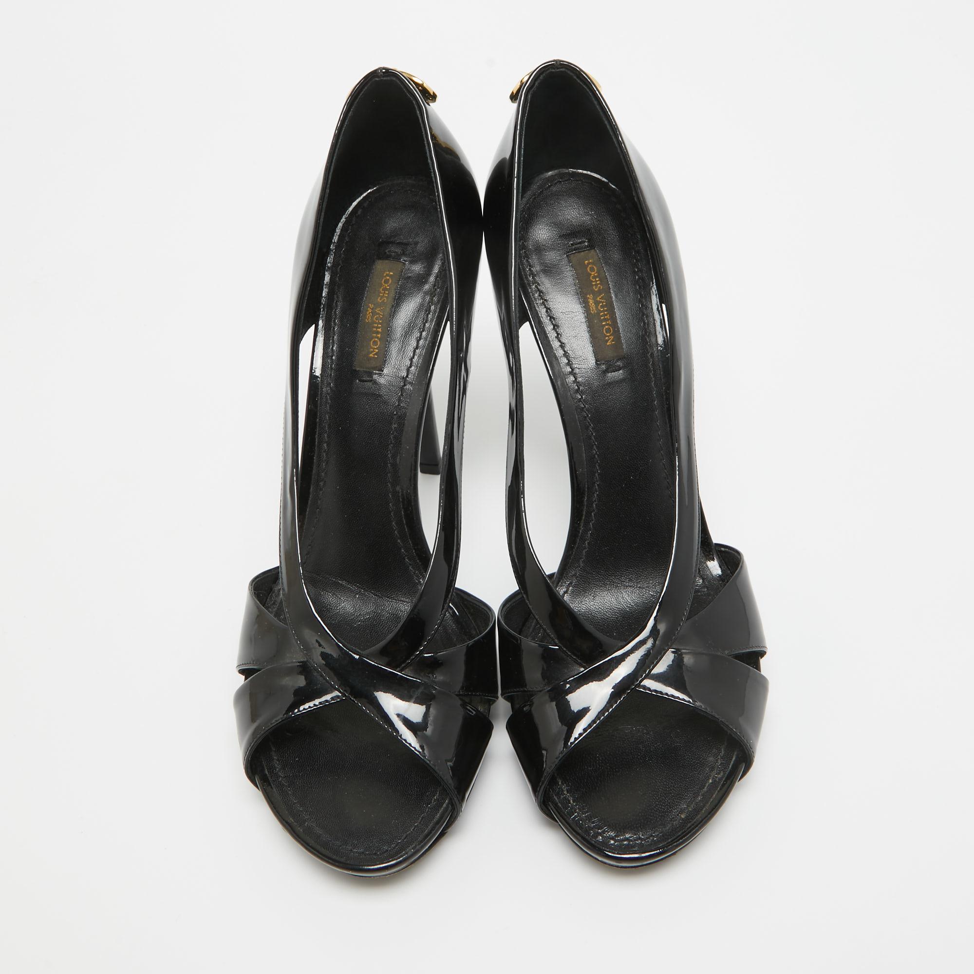 Louis Vuitton Black Patent Lock It Cutout Peep Toe Pumps Size 39 In Good Condition In Dubai, Al Qouz 2