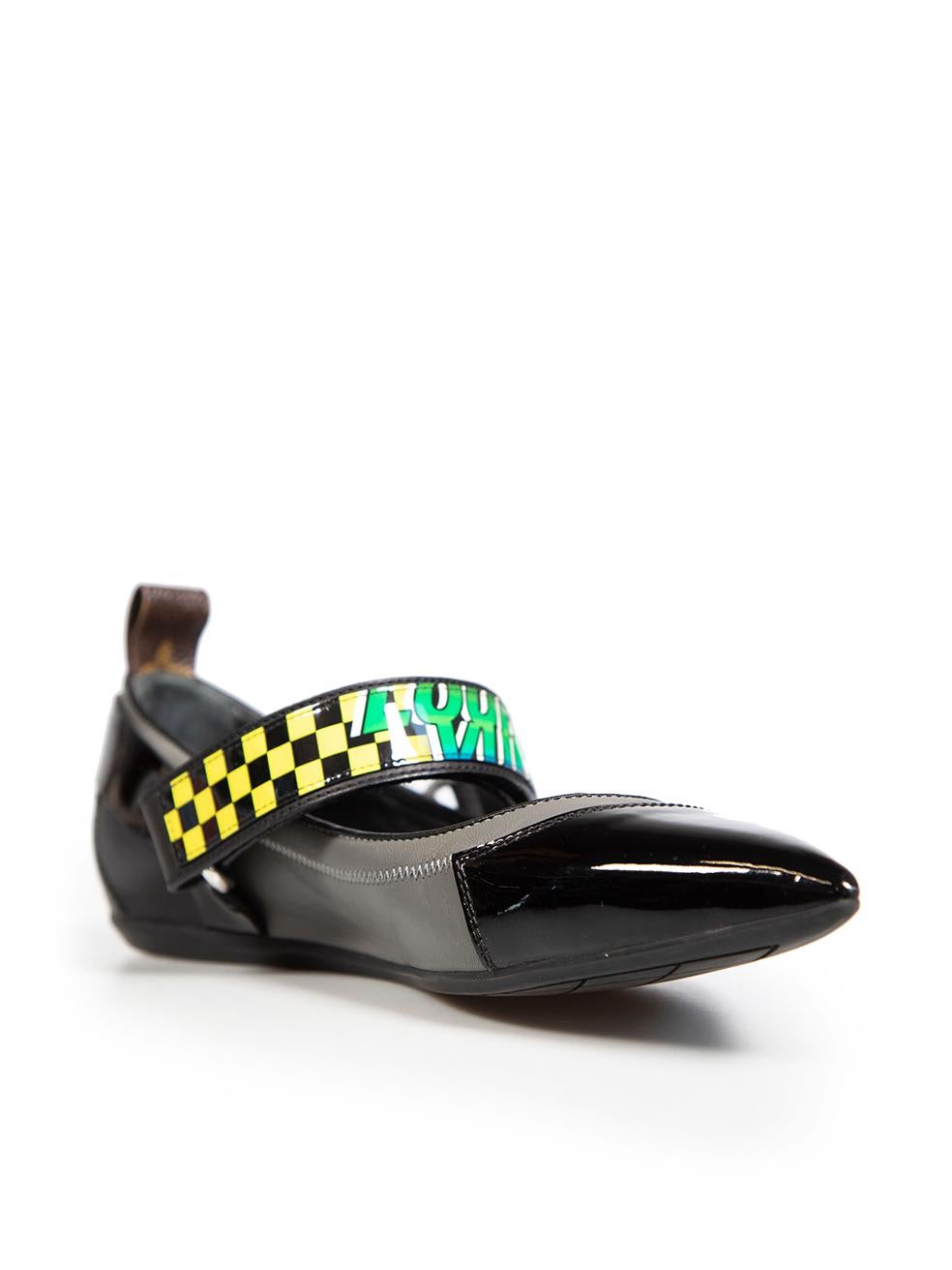 CONDITION is Very good. Minimal wear to shoes is evident. Minor abrasion to the tip of the left shoe and discolouration mark to the right side of the right shoe on this used Louis Vuitton designer resale item. The item comes with dust bags.
 
 
 
