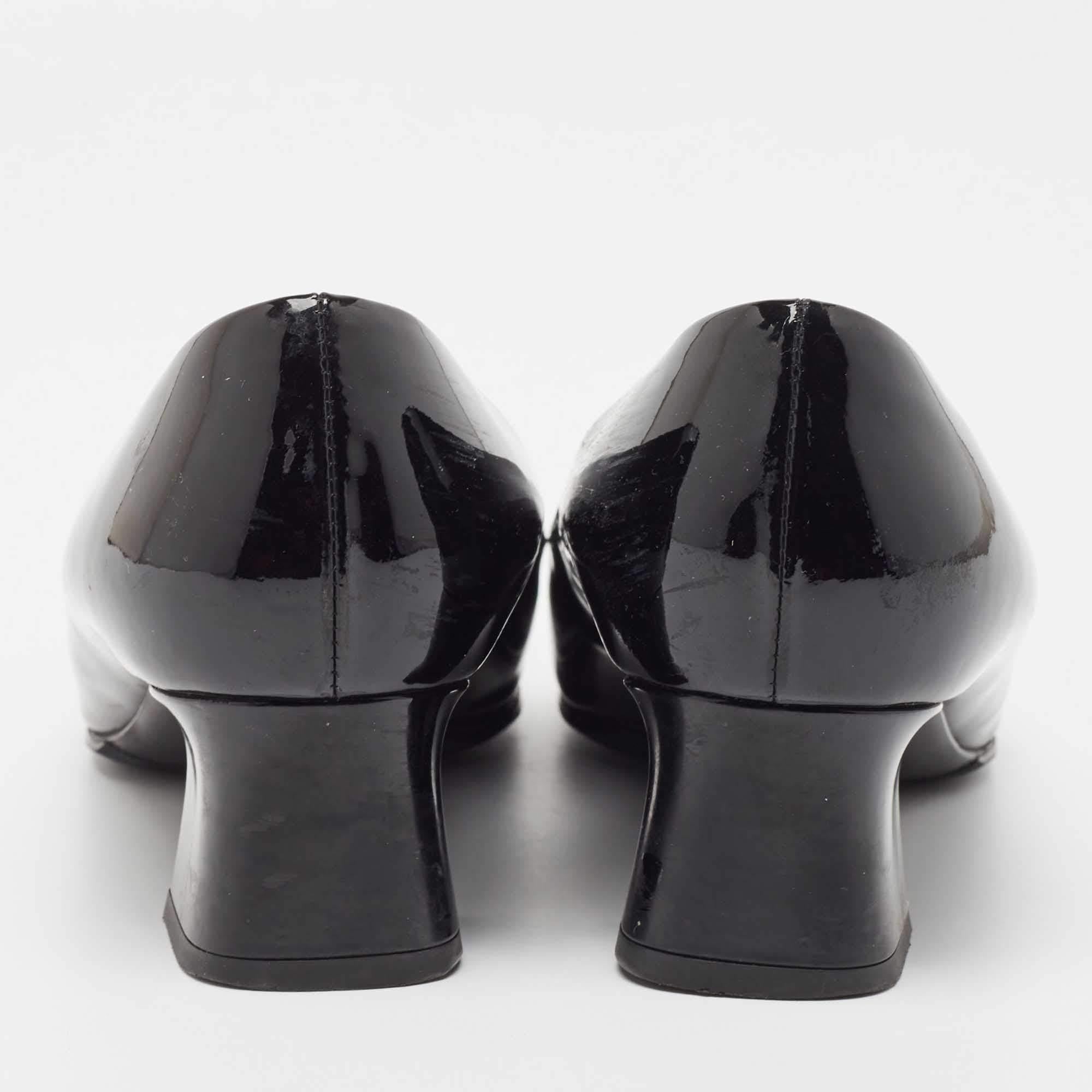 Louis Vuitton Madeleine Pumps aus schwarzem Lackleder Größe 38 im Angebot 1