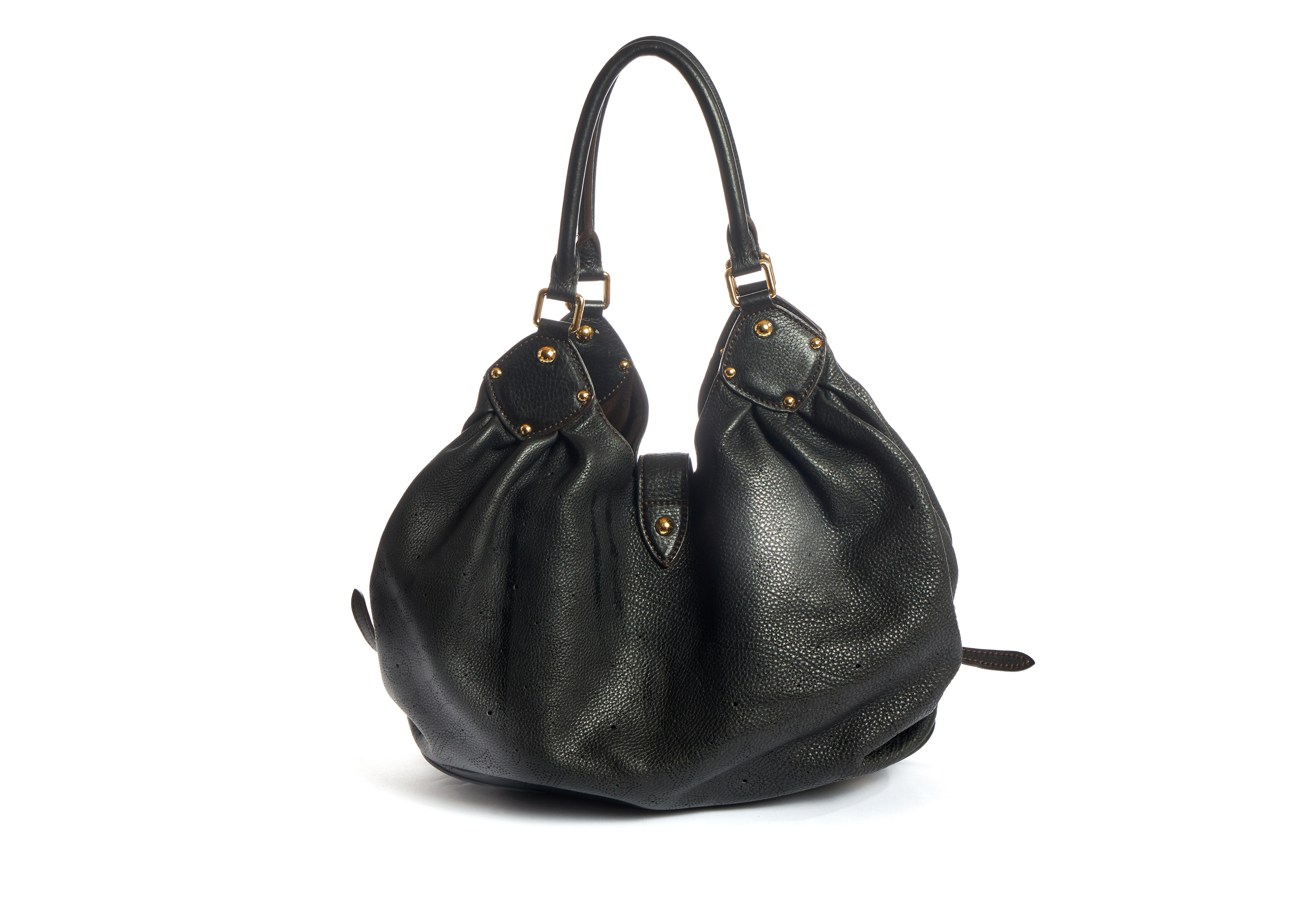 Noir Louis Vuitton, sac cabas Mahina noir perforé en vente
