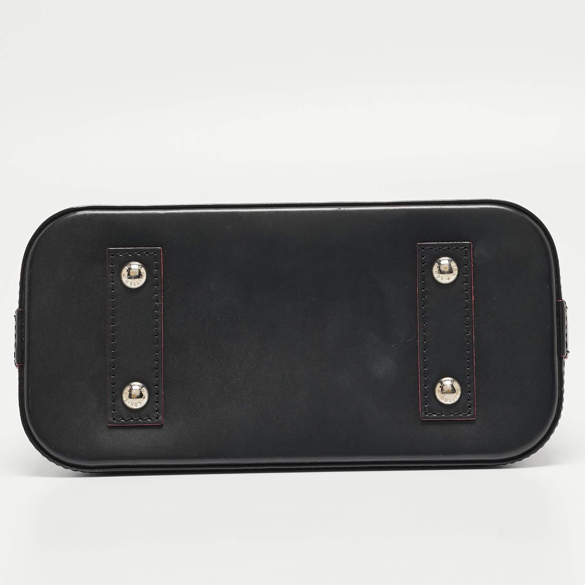 Louis Vuitton Black/Pink Epi Leather Alma BB Bag In Good Condition For Sale In Dubai, Al Qouz 2