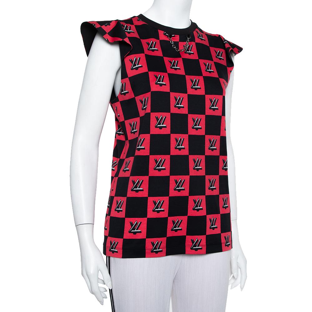 Louis Vuitton's top is all about coordination - wear this top with classic black-hued pants and skirts to complement the pink & black hues. Cut from logo checkered-knit, it has a sleeveless silhouette, round neckline and a comfortable