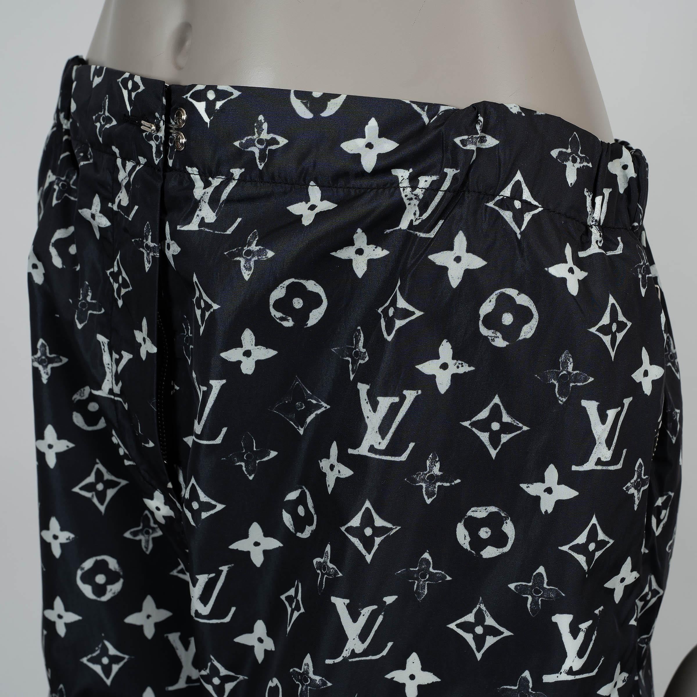 LOUIS VUITTON Schwarze Polyamide 2020 STENCIL MONOGRAM JOGGING-Hose 40 M Damen im Angebot