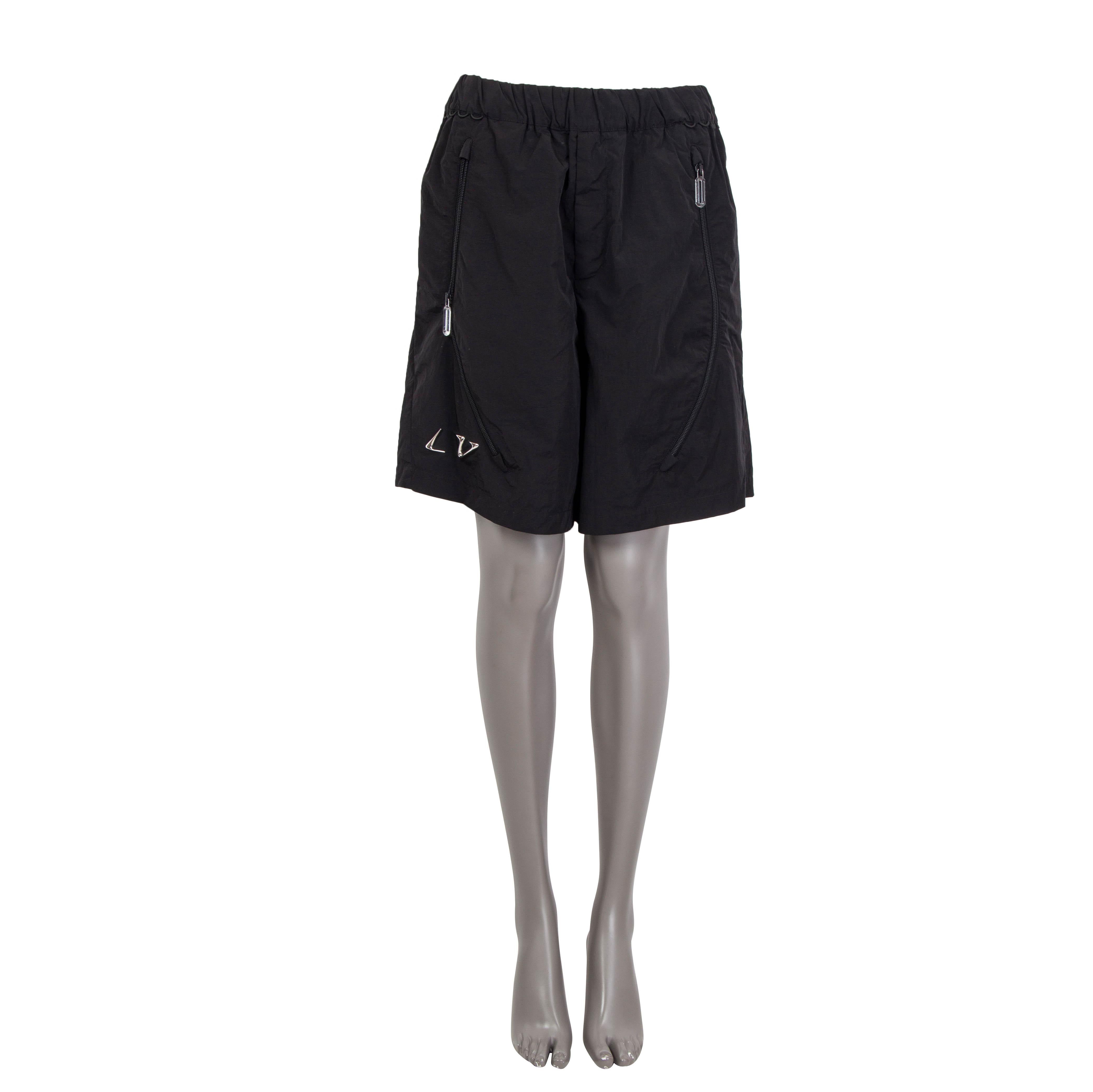 100% authentic Louis Vuitton 2054 II shorts in black polyamide (100%). Feature two zip pockets at the front and an elastic waistband. Have been worn once and are in virtually new condition.

Measurements
Tag Size	40
Size	S
Waist	72cm (28.1in) to