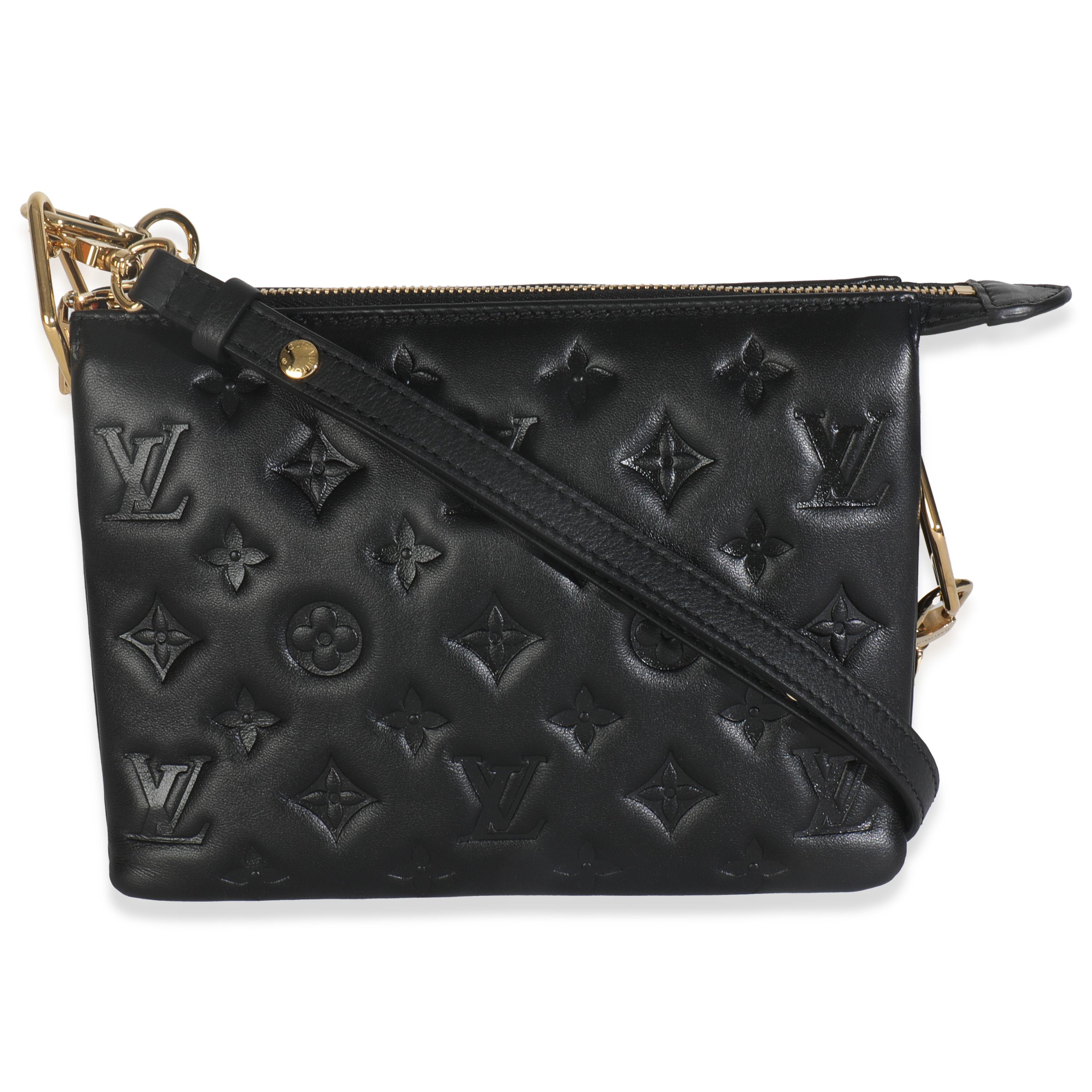 Titre de la liste : Louis Vuitton Black Puffy Monogram Lambskin Coussin BB
SKU : 148742
MSRP : 4300.00 USD
Condit : Usagé 
Condition du sac à main : Excellent
Commentaires sur l'état : L'article est en excellent état et présente de légers signes