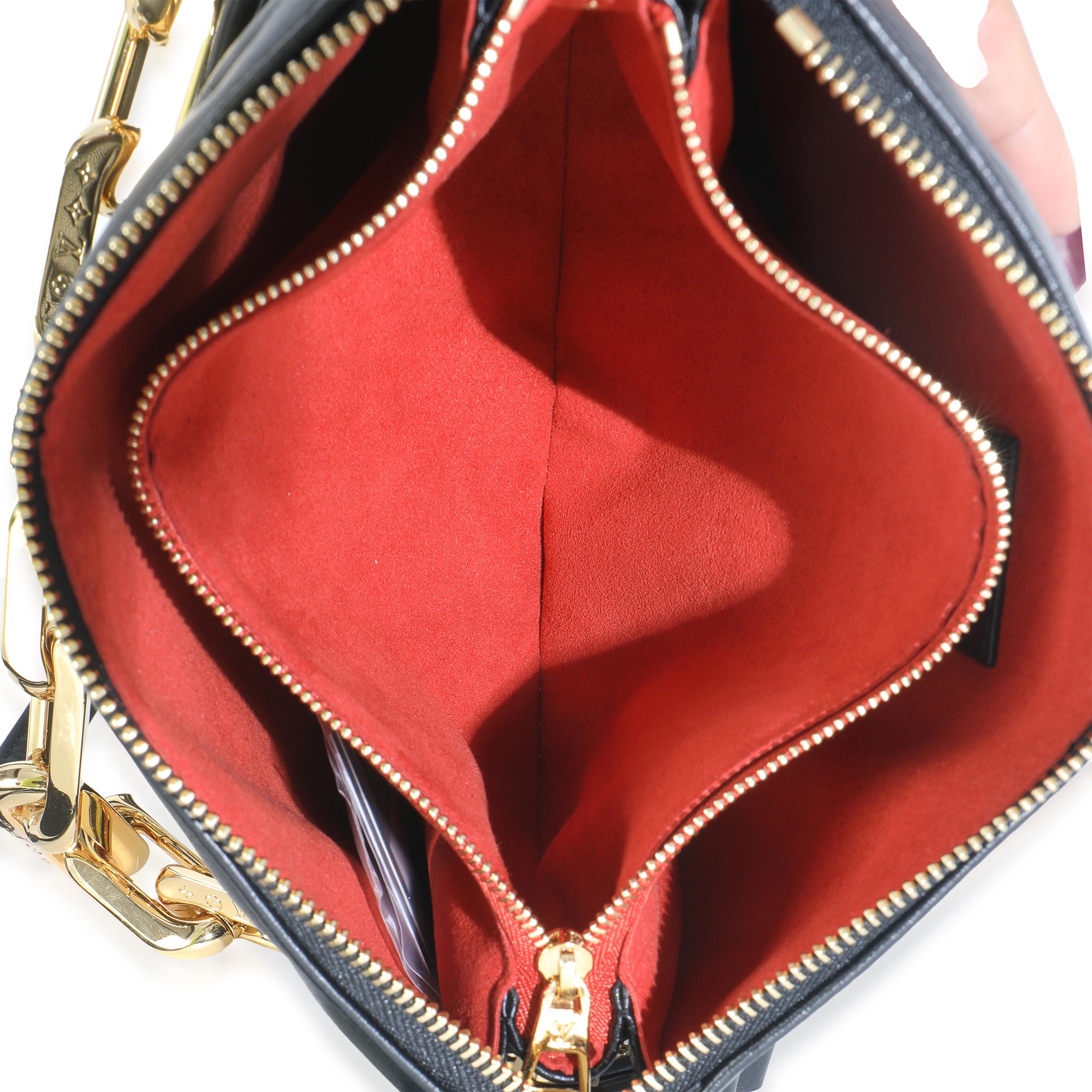 Louis Vuitton Black Puffy Monogram Lambskin Coussin BB en vente 1