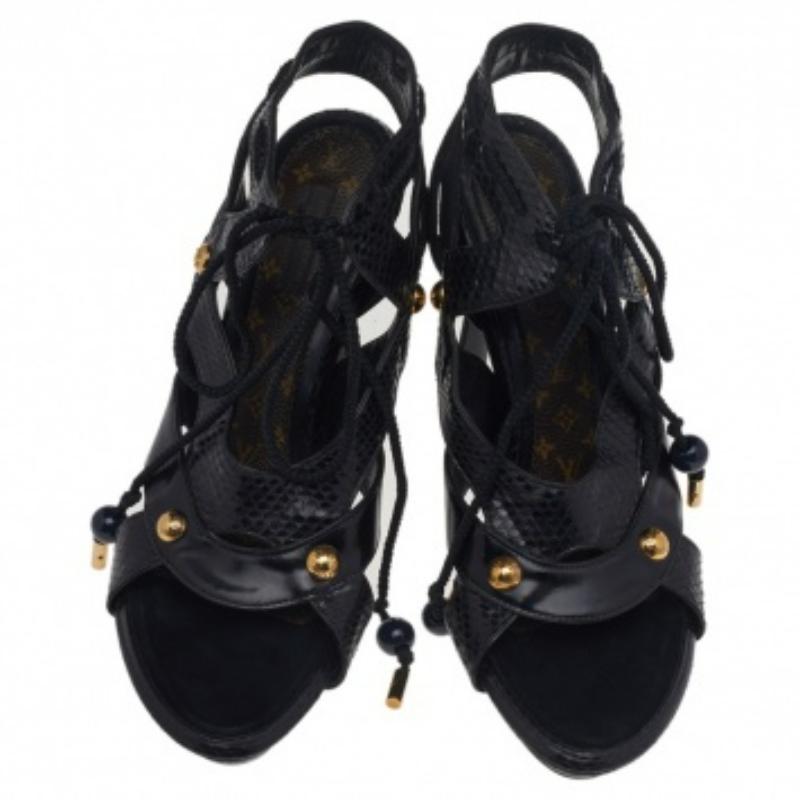 Louis Vuitton Schwarze Python- und Wildleder-Sandalen mit Knöchelkrawatte Größe 41 im Zustand „Relativ gut“ im Angebot in Dubai, Al Qouz 2