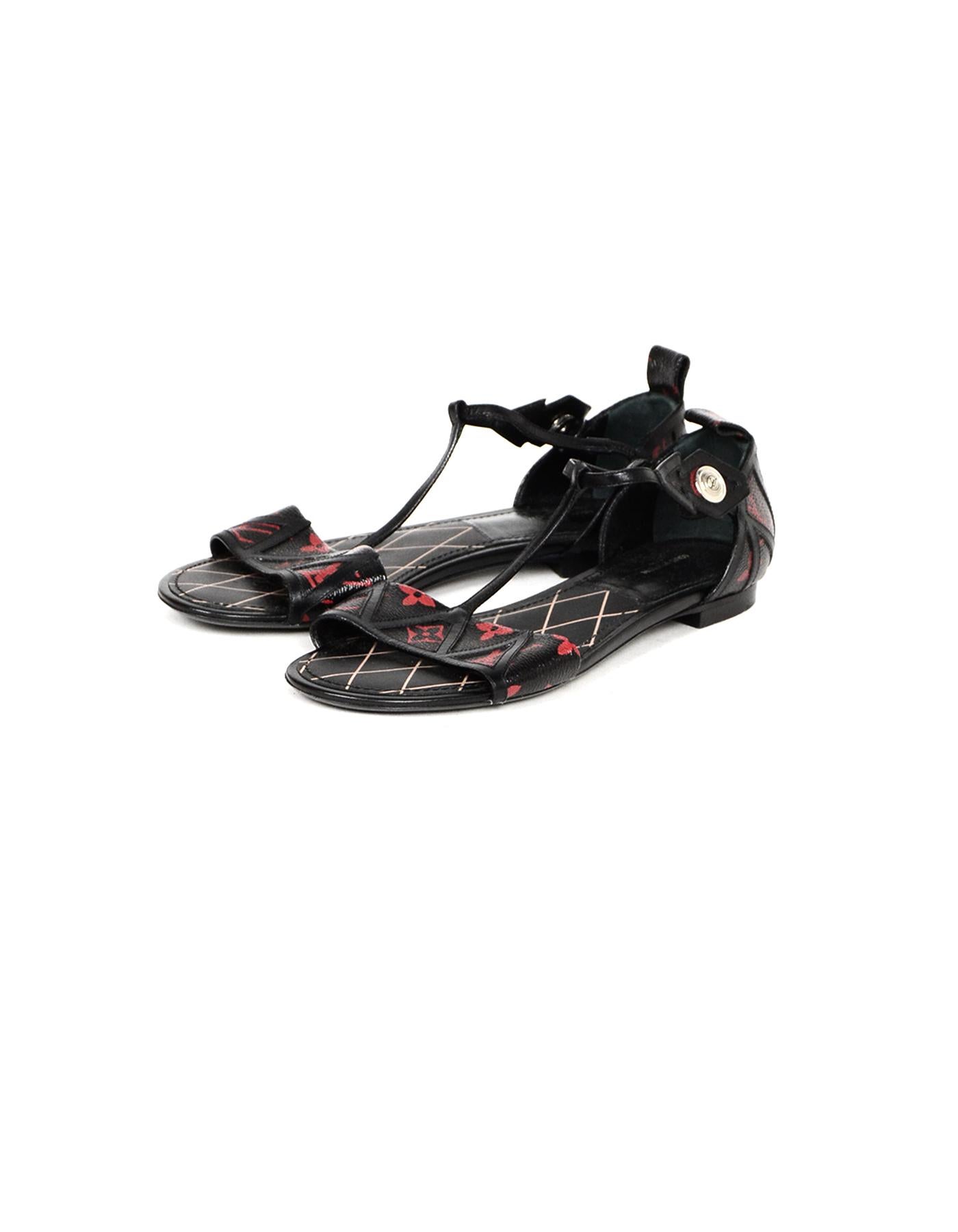 Louis Vuitton Black Red Canvas Leather Infrarouge Monogram T-Strap Sandals sz 38.5

Made In: Italy
Color: Black, Red
Hardware: Silvertone
Materials: Canvas leather, monogram
Closure/Opening: Side snap closure
Overall Condition: Very good pre-owned