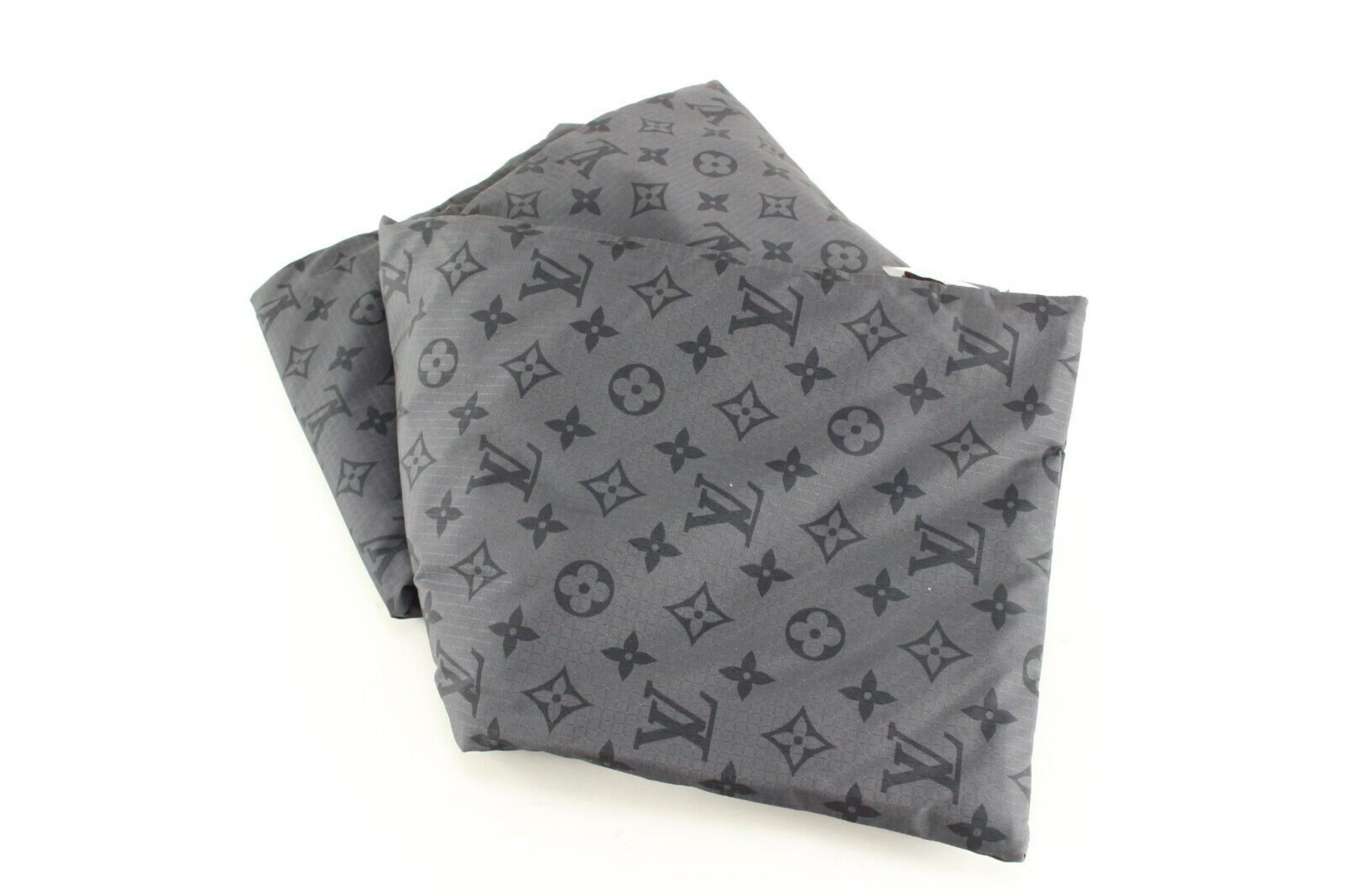 Louis Vuitton Black Reversible Monogram Eclipse Packable Scarf 4LU0224 For Sale 7