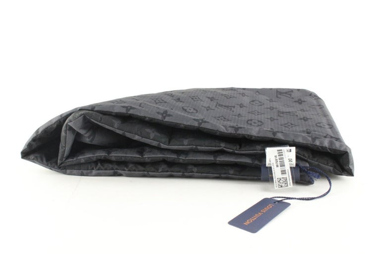 Louis Vuitton Black Reversible Monogram Eclipse Packable Scarf 4LU0224 For  Sale at 1stDibs