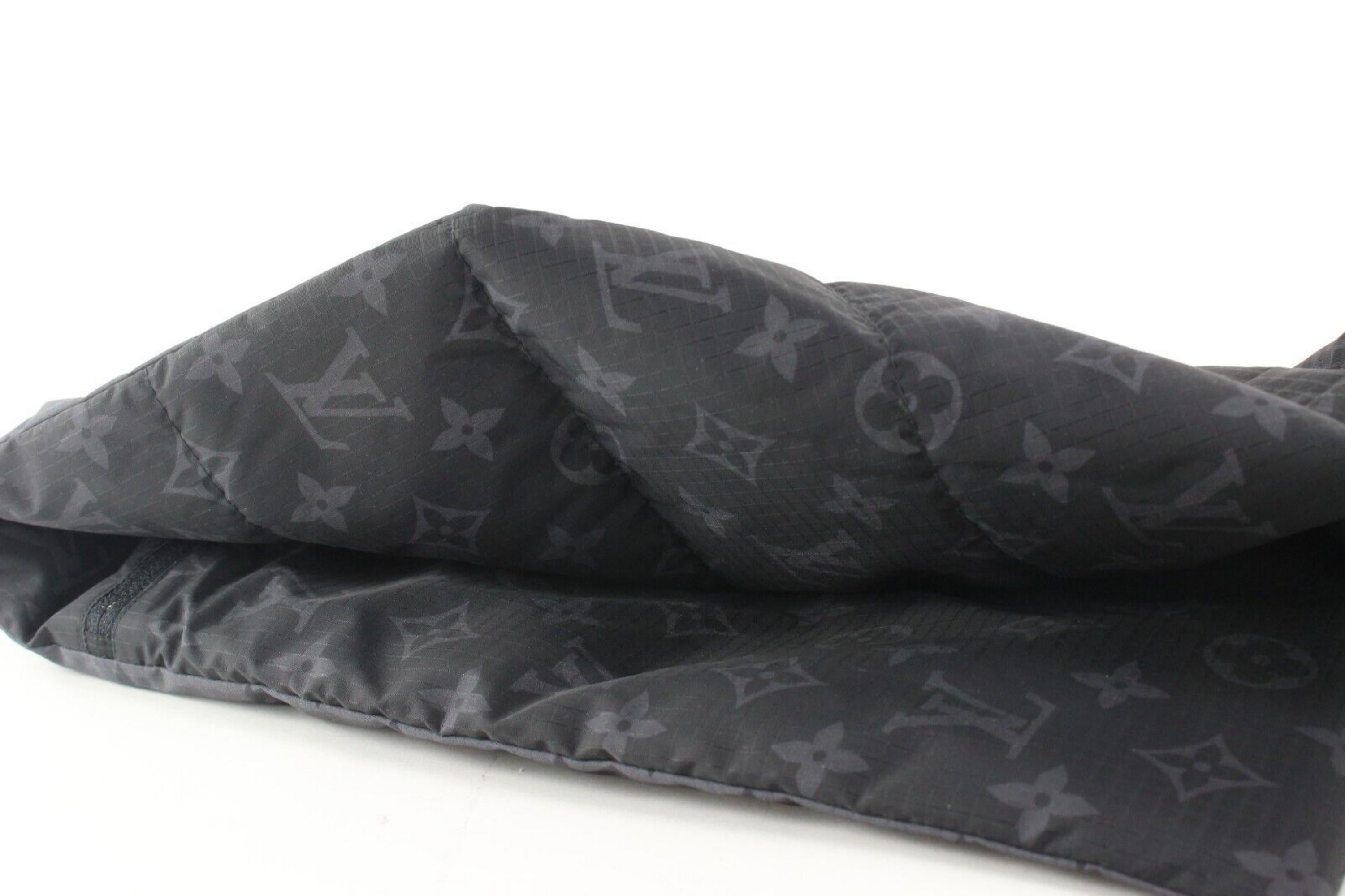 Louis Vuitton Black Reversible Monogram Eclipse Packable Scarf 4LU0224 For Sale 3
