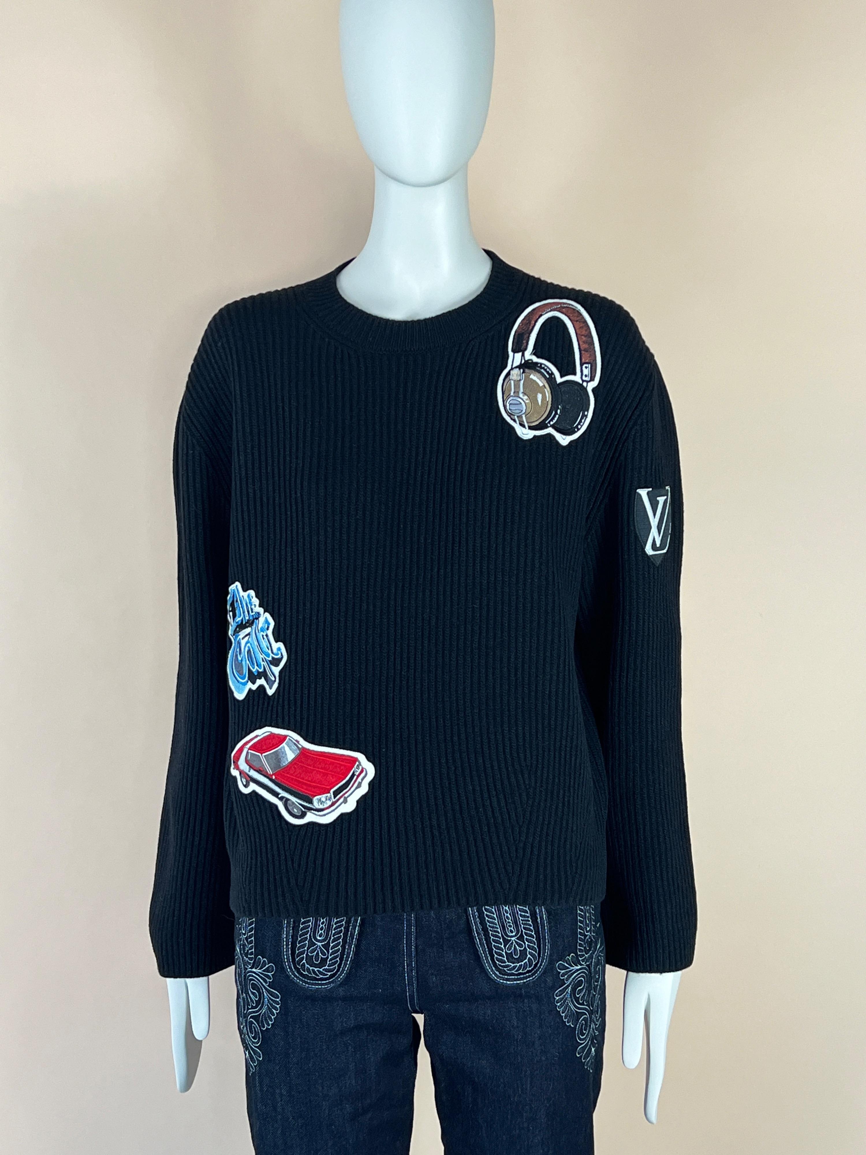 Rare, collectors Louis Vuittons ribbed pullover with LV logo at sleeve and retro style-inspired embroidered patches. 
Made of cashmere and wool blend - super soft! Size mark S.