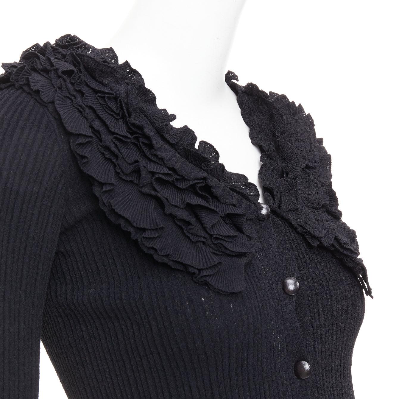 LOUIS VUITTON black ruffle collar cuffs ribbed long sleeves cardigan XS
Reference: CC/A00441
Brand: Louis Vuitton
Material: Viscose, Blend
Color: Black
Pattern: Solid
Closure: Button
Made in: Italy

CONDITION:
Condition: Very good, this item was