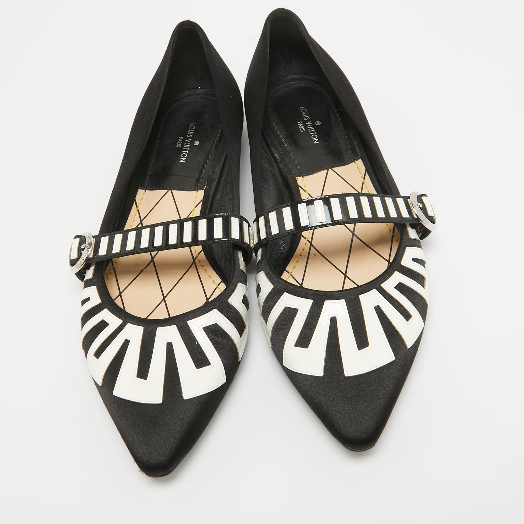 Noir Louis Vuitton - Ballerines à boucles en satin noir - Taille 37 en vente