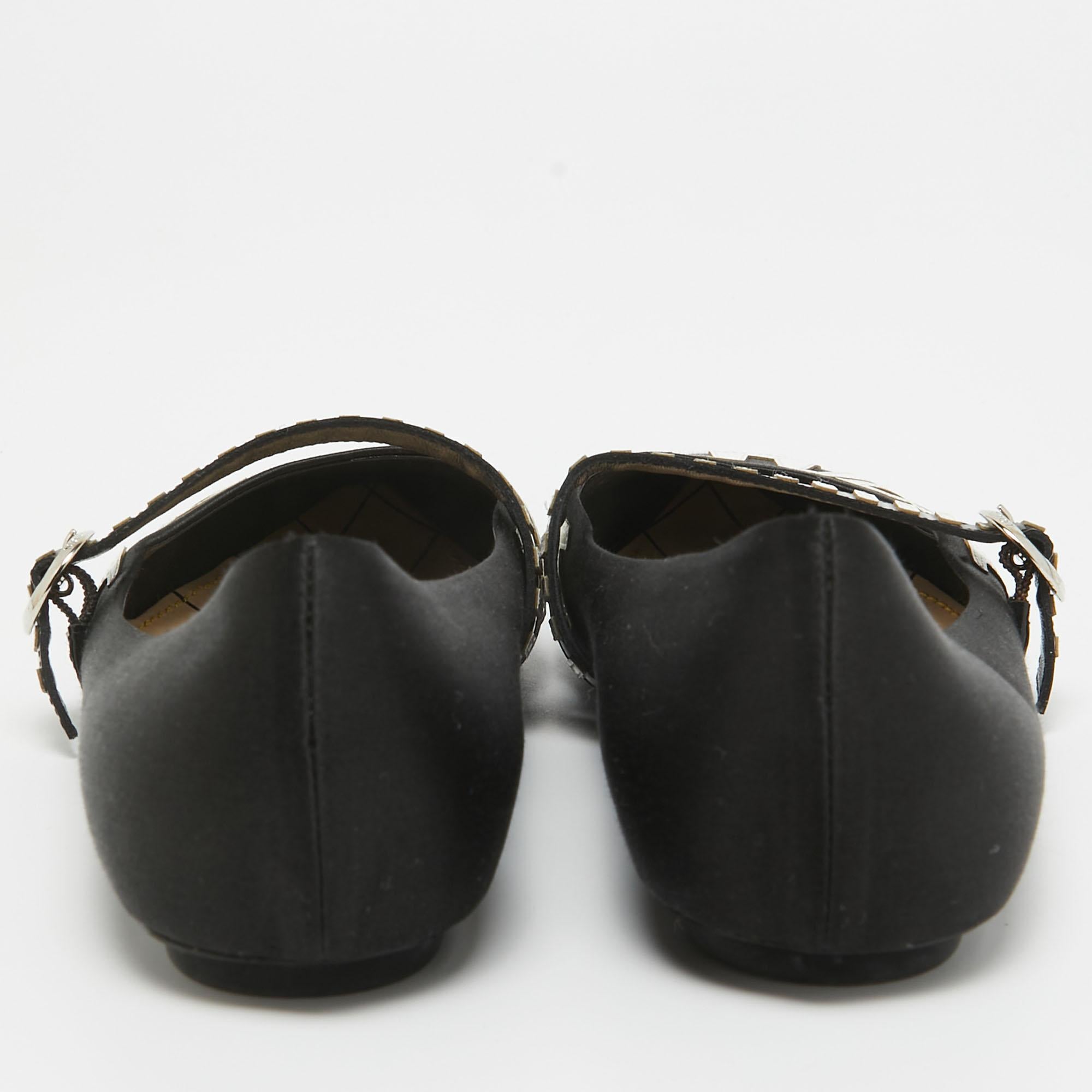 Louis Vuitton - Ballerines à boucles en satin noir - Taille 37 Pour femmes en vente