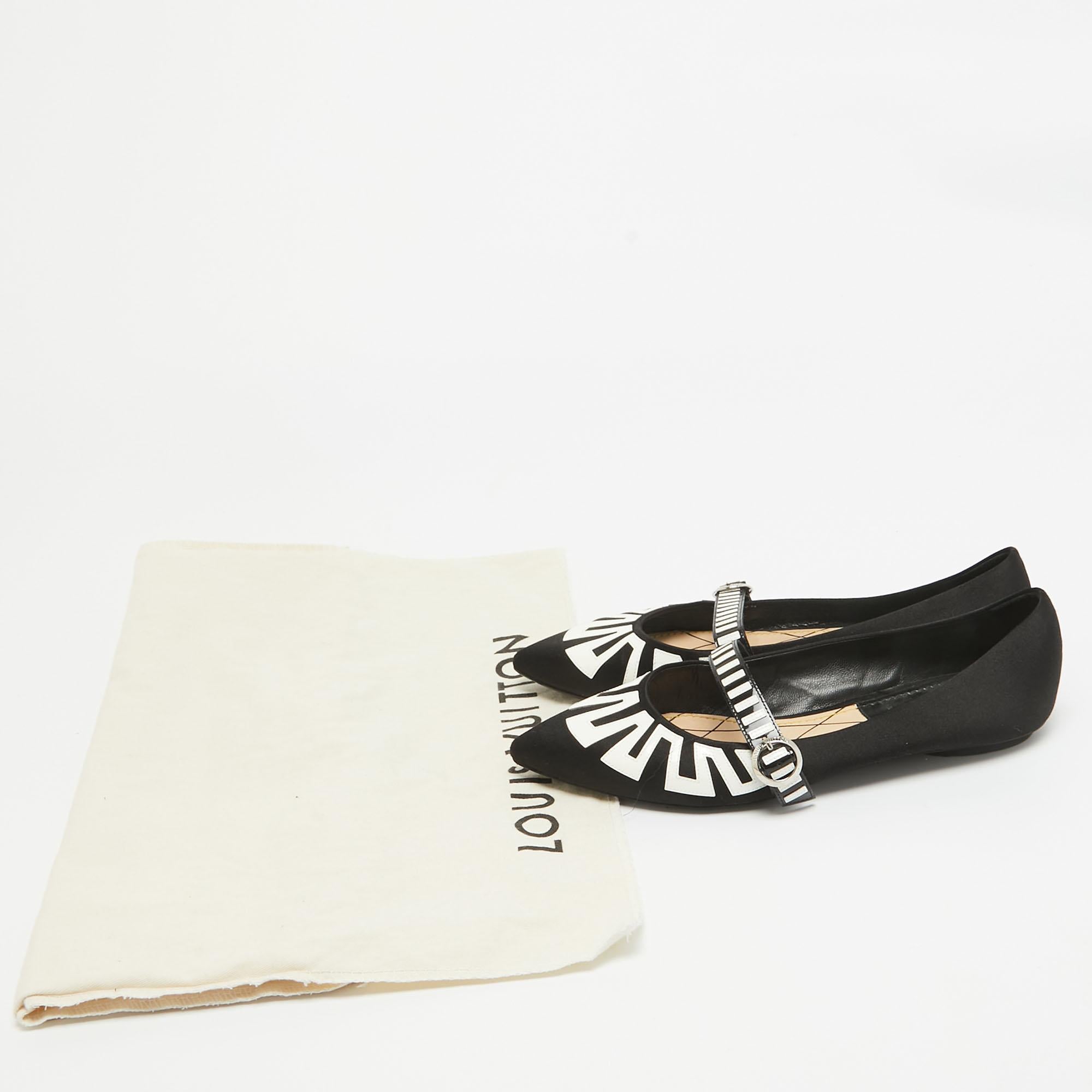 Louis Vuitton - Ballerines à boucles en satin noir - Taille 37 en vente 4