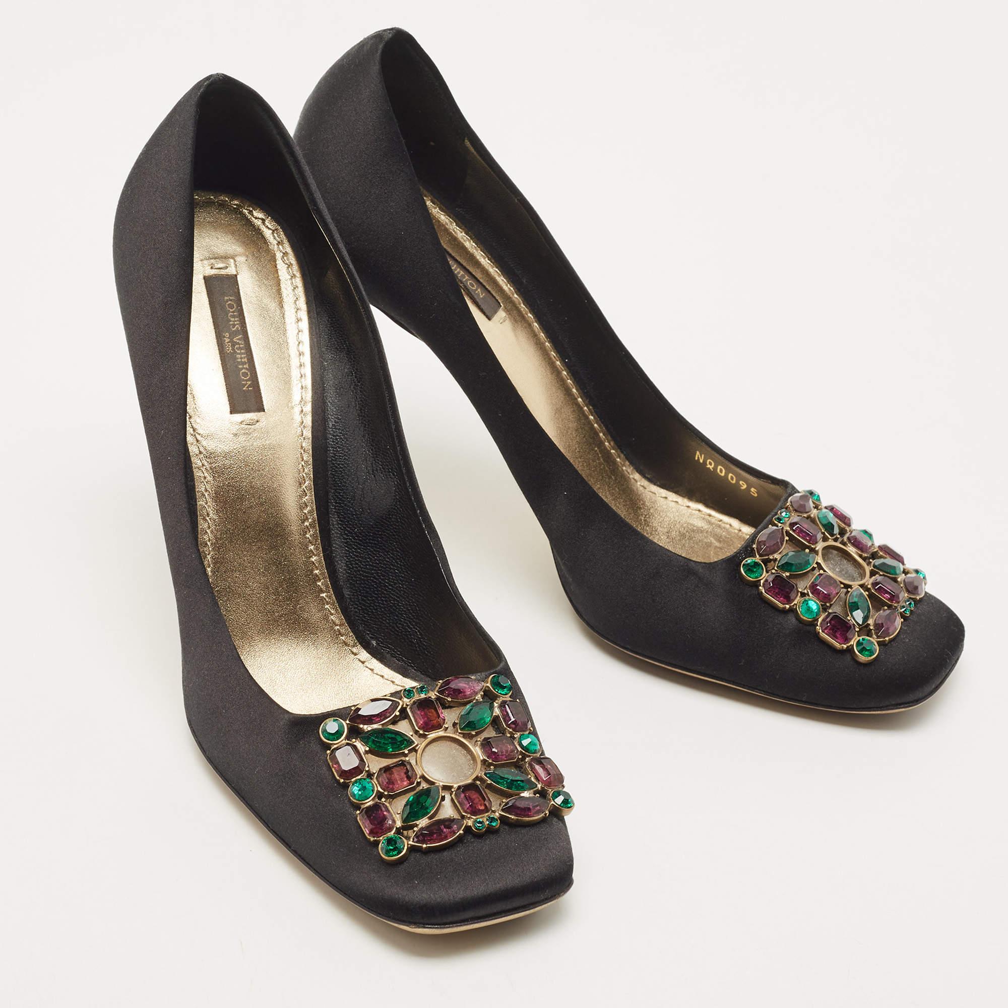 Louis Vuitton Black Satin Crystal Embellished Square Toe Pumps Size 40 In Good Condition For Sale In Dubai, Al Qouz 2