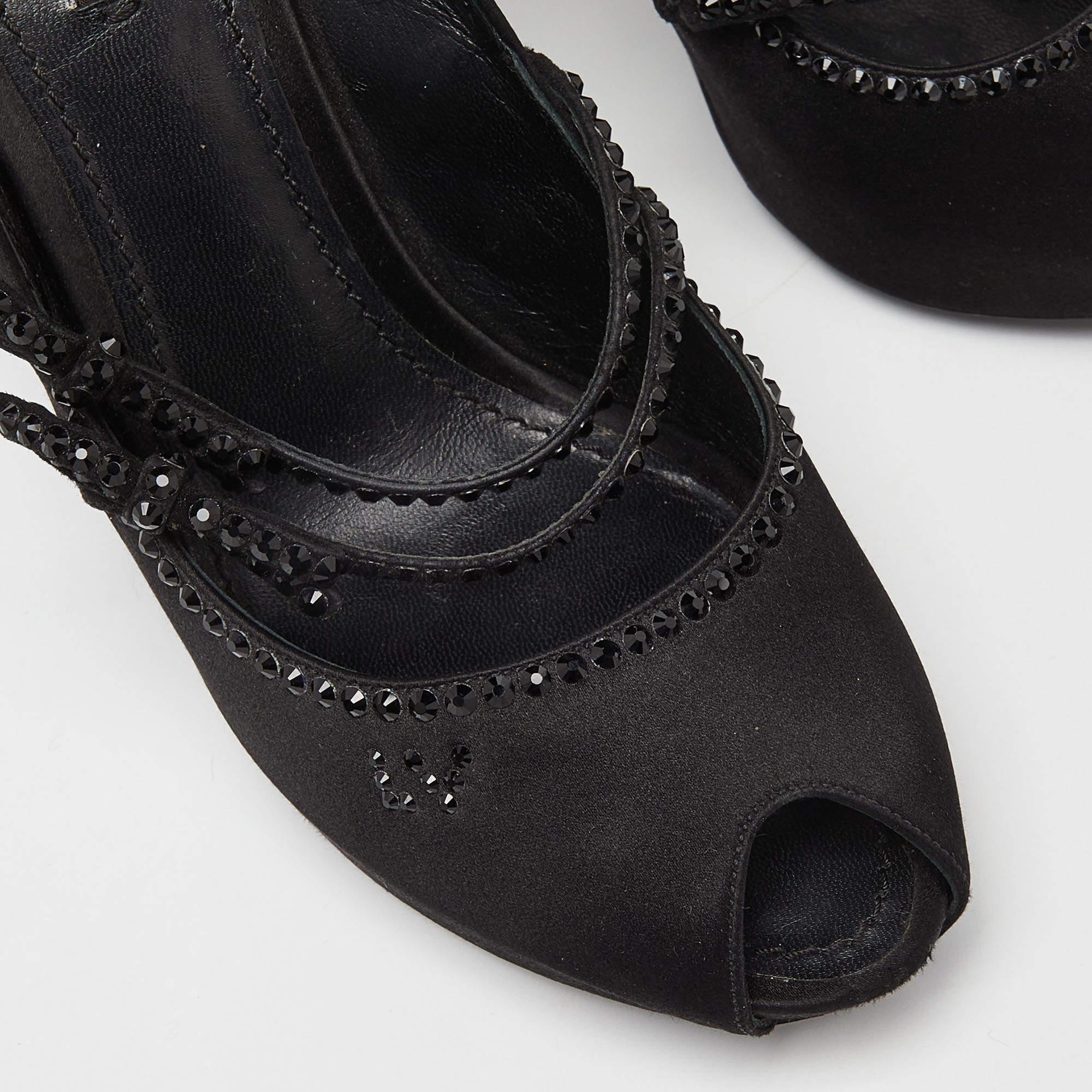Louis Vuitton Schwarze Satin verzierte Peep Toe Pumps mit Peep Toe Größe 40 im Angebot 3