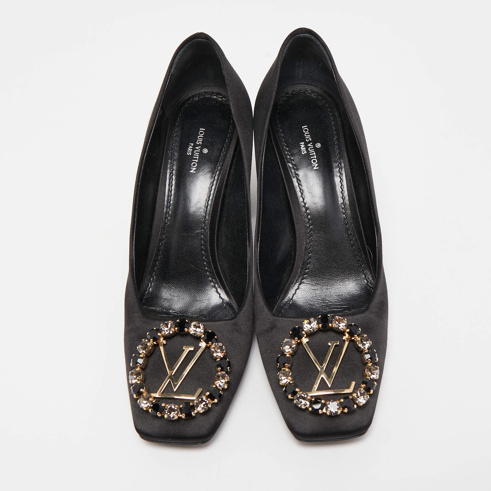 Complement your well-put-together outfit with these shoes by Louis Vuitton. Minimal and classy, they have an amazing construction for enduring quality and comfortable fit.

Includes: Original Dustbag

